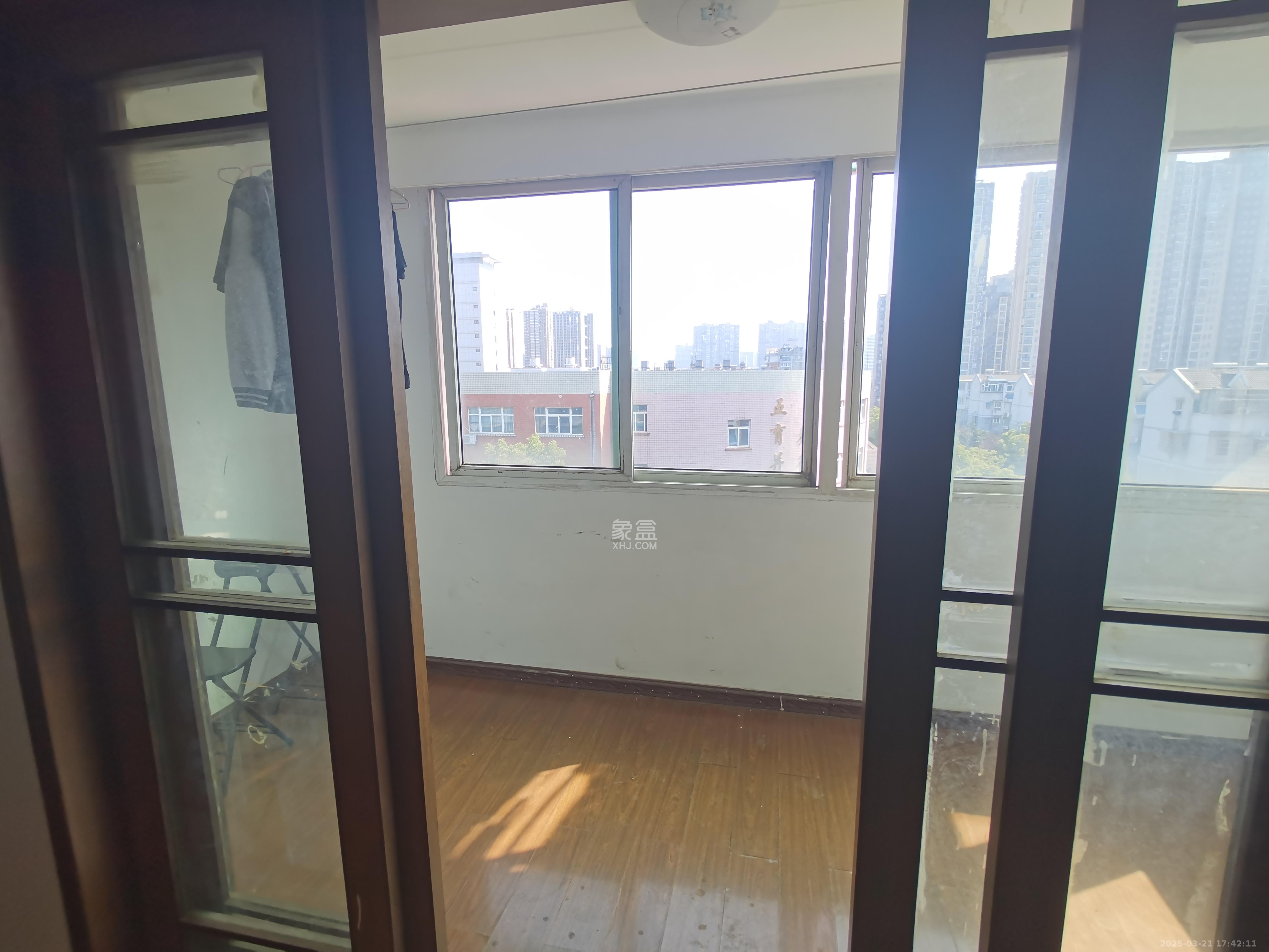 五一新村安置小区(永定社区、永兴社区、永祥社区) 3室2厅1卫 2100.0元/月 五一新村安置小区(永定社区、永兴社区、永祥社区) 3室2厅1卫 2100.0元/月室内图