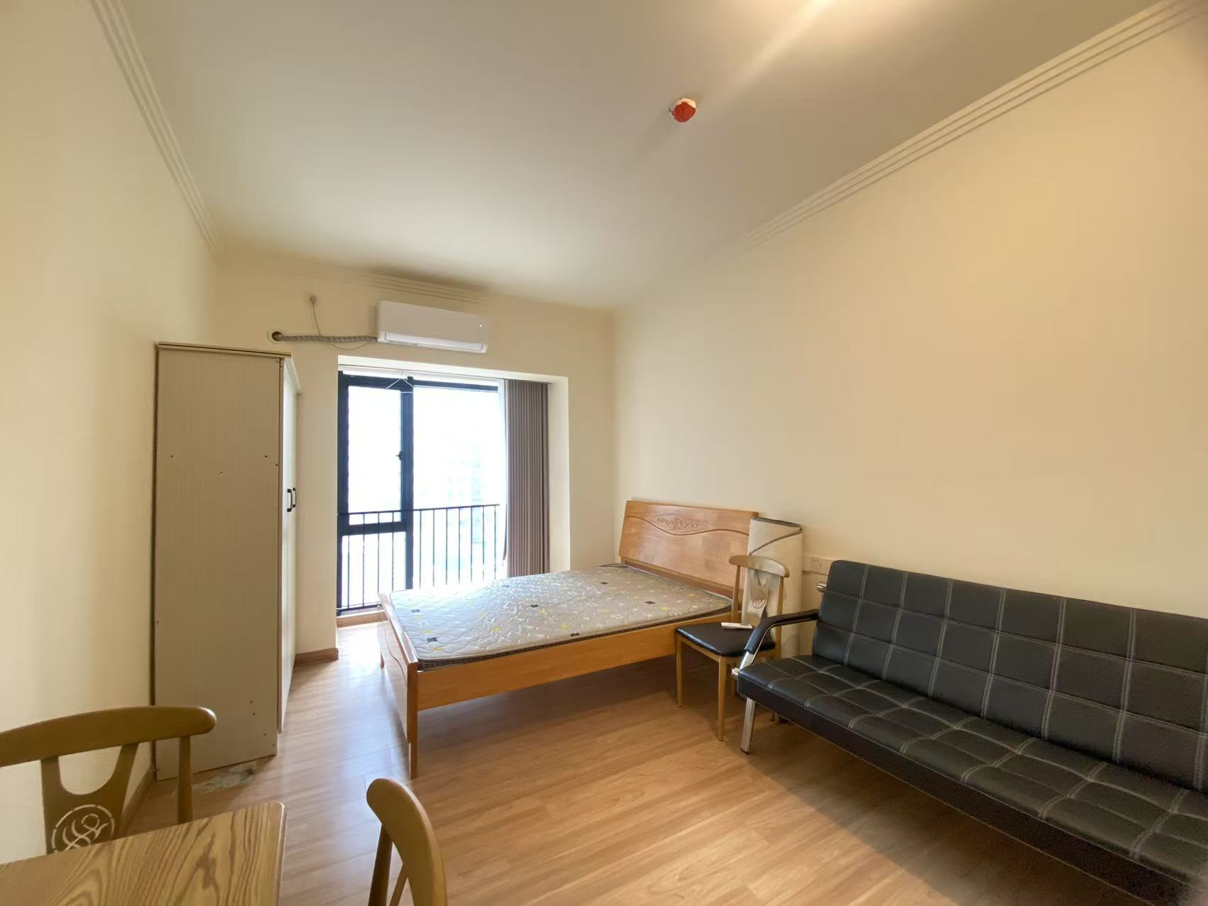 碧桂园壹中心  1室1厅1卫    900.0元/月 碧桂园壹中心  1室1厅1卫    900.0元/月