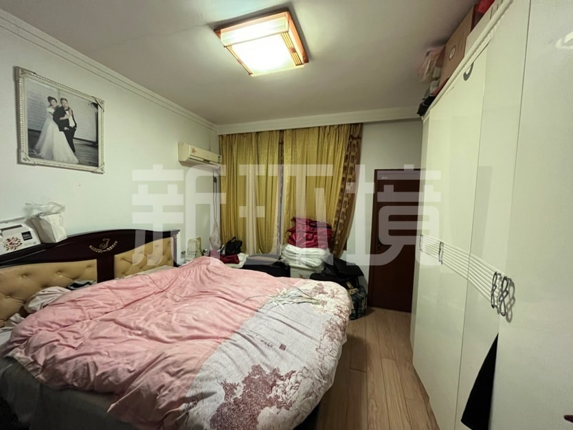 金丰花园2号园 3室2厅2卫 58.00万 金丰花园2号园 3室2厅2卫 58.00万客厅