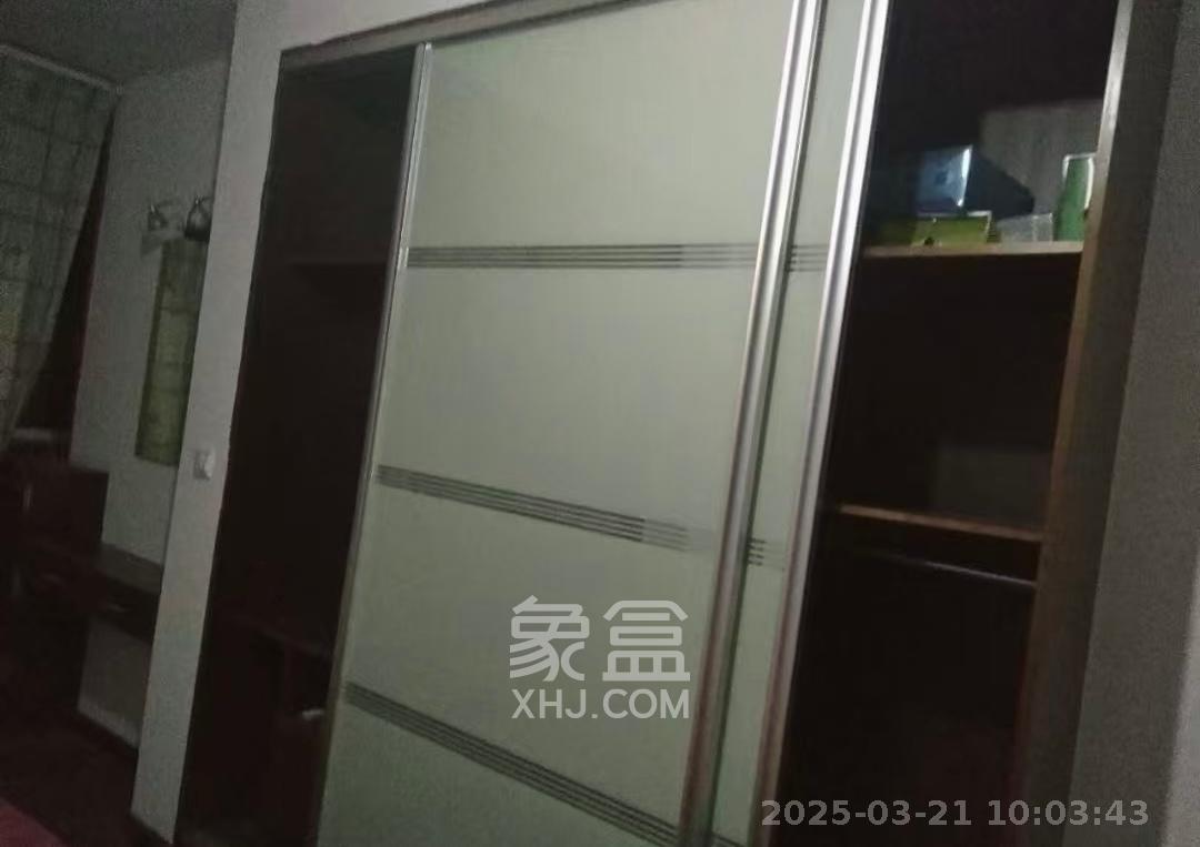 新合四村 2室2厅1卫 1800.0元/月 新合四村 2室2厅1卫 1800.0元/月室内图