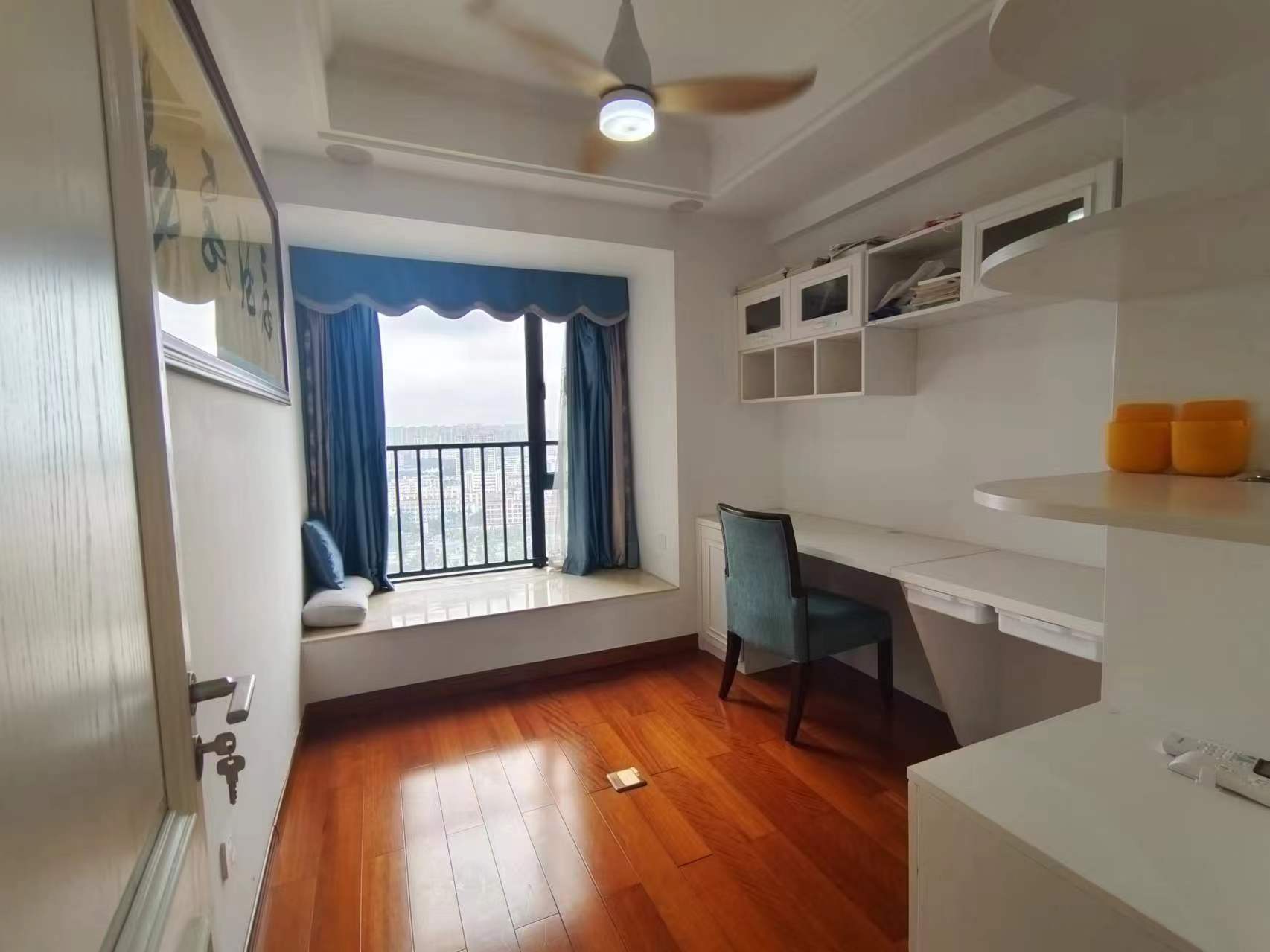 四季华庭-阳光华府 4室2厅2卫 270.0万 四季华庭-阳光华府 4室2厅2卫 270.0万室内图