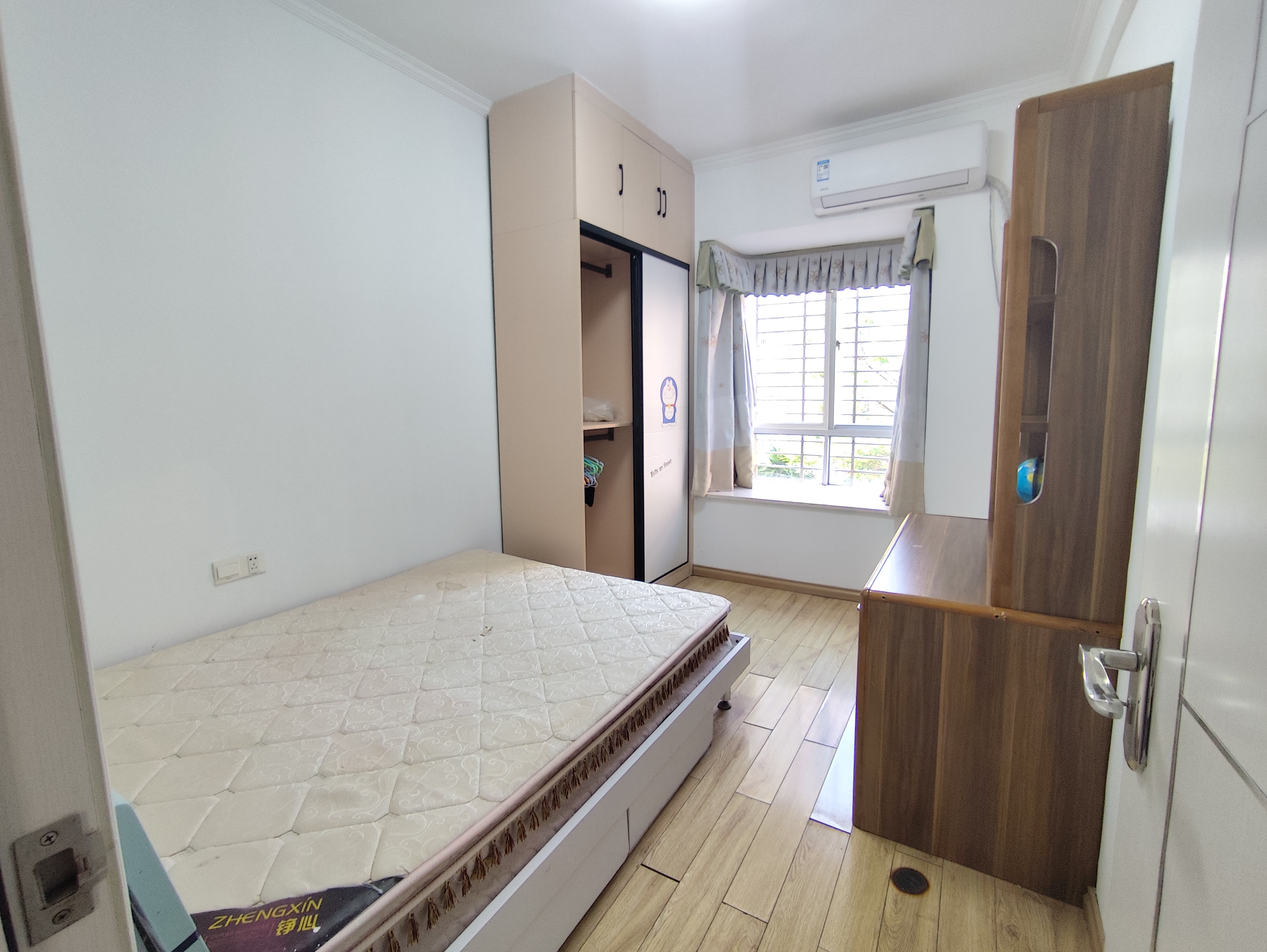 宝源花园 3室2厅1卫 2500.00元/月 宝源花园 3室2厅1卫 2500.00元/月室内图