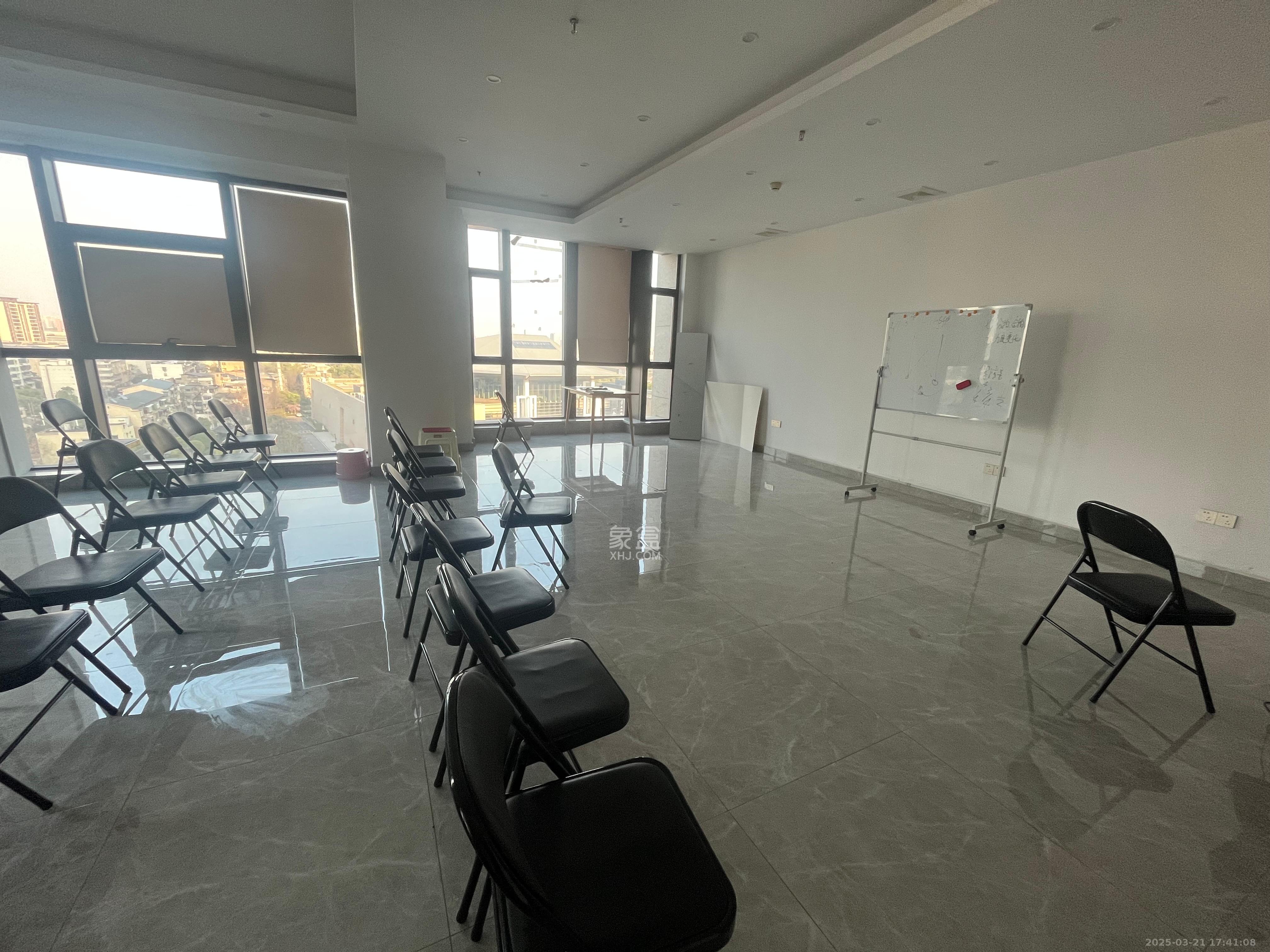 公园9号大都会 1室1厅1卫 4000.0元/月 公园9号大都会 1室1厅1卫 4000.0元/月室内图