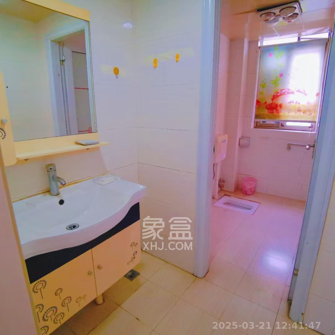 星邮小区  3室2厅2卫   1800.00元/月室内图