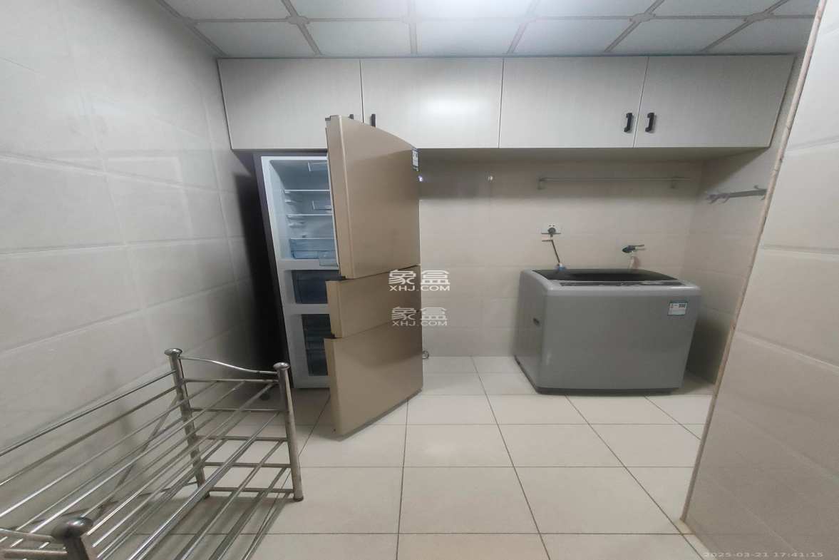 华龙家园(和泰家园) 3室2厅1卫 1500.0元/月 华龙家园(和泰家园) 3室2厅1卫 1500.0元/月室内图