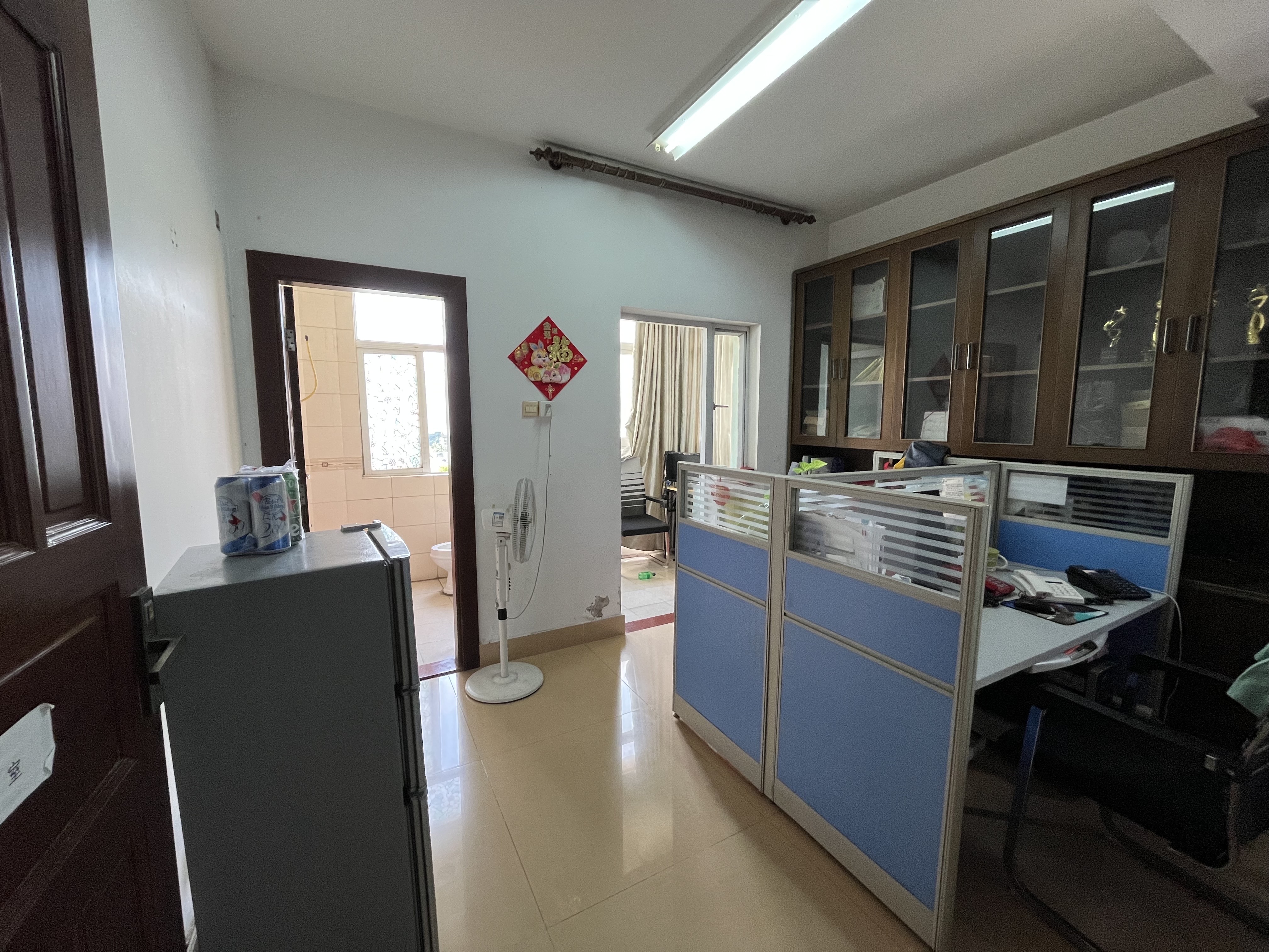 龙泉家园  4室2厅2卫   189.00万卧室