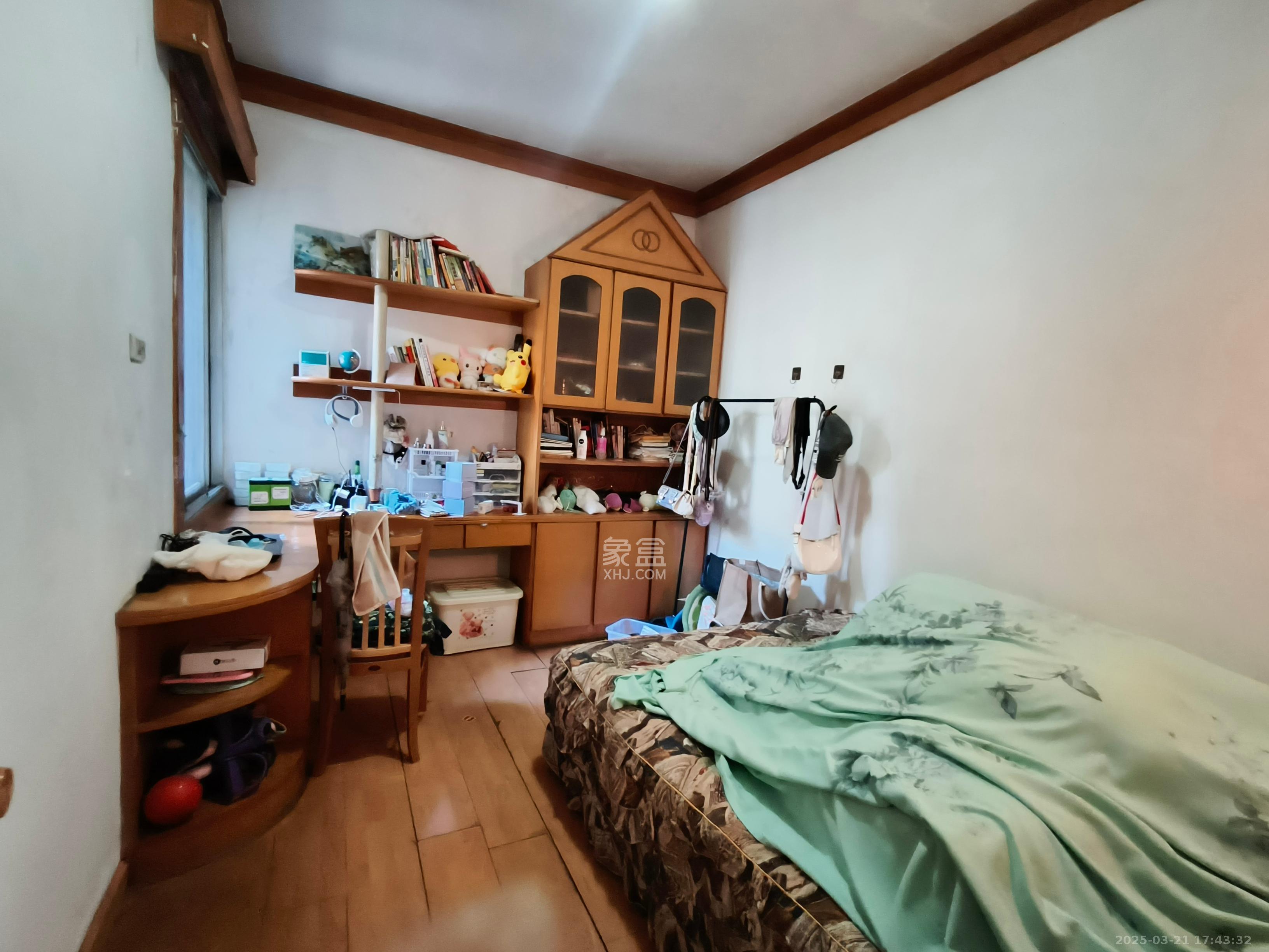 芙蓉农贸教师公寓 3室2厅1卫 29.8万 芙蓉农贸教师公寓 3室2厅1卫 29.8万客厅