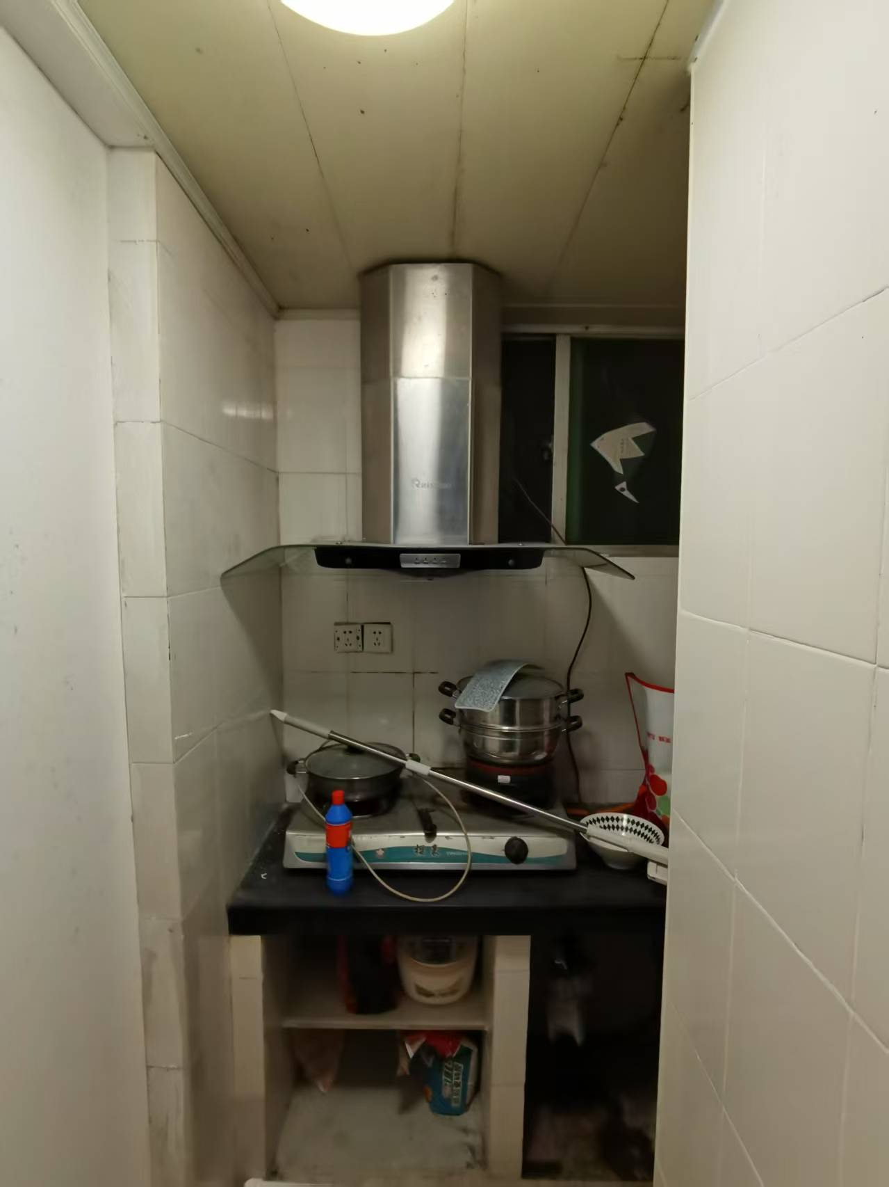 凤翔大厦 1室1厅1卫 1200.0元/月 凤翔大厦 1室1厅1卫 1200.0元/月室内图