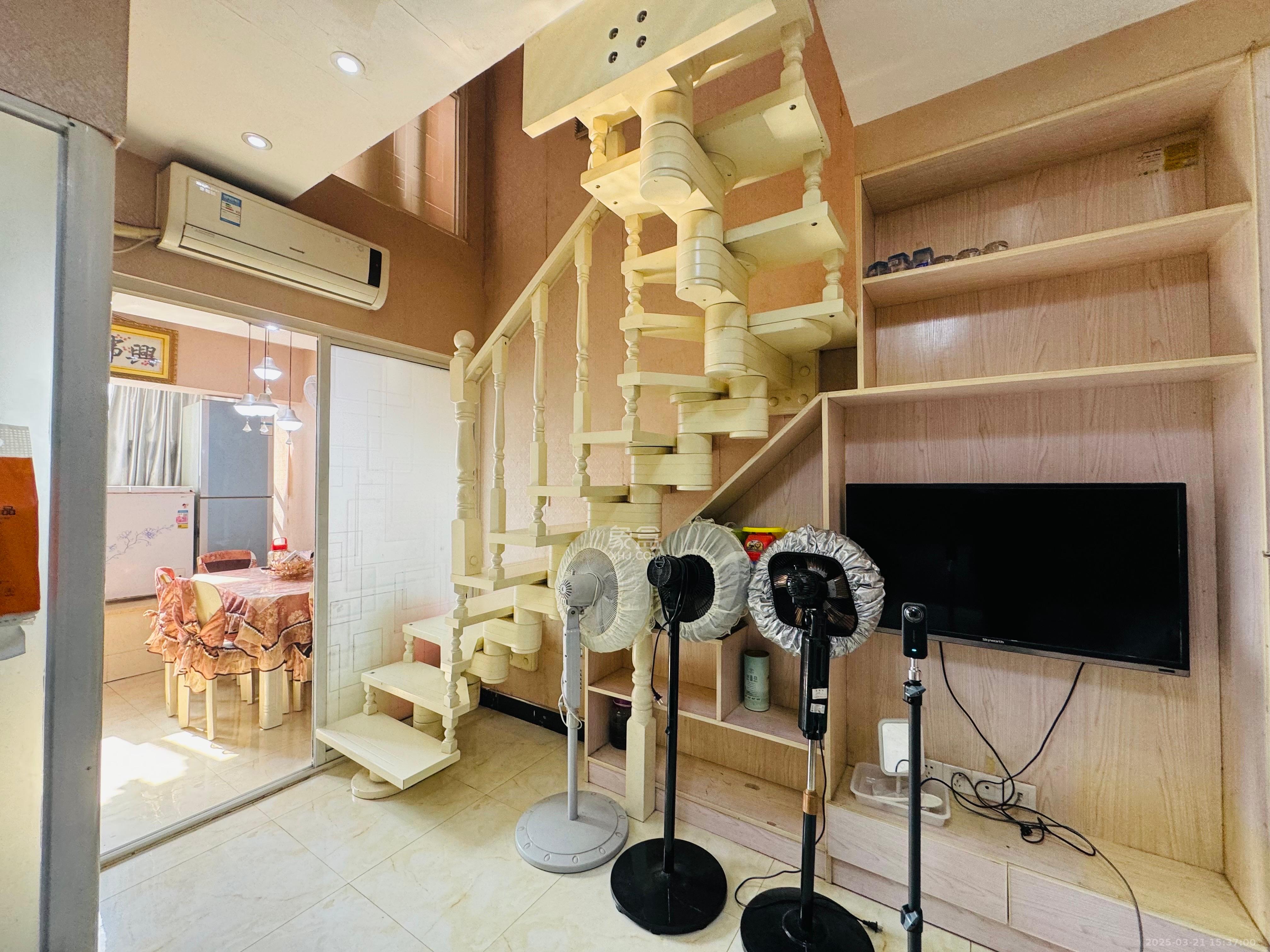 金色loft（鑫秋大厦）  2室1厅1卫    1800.0元/月室内图