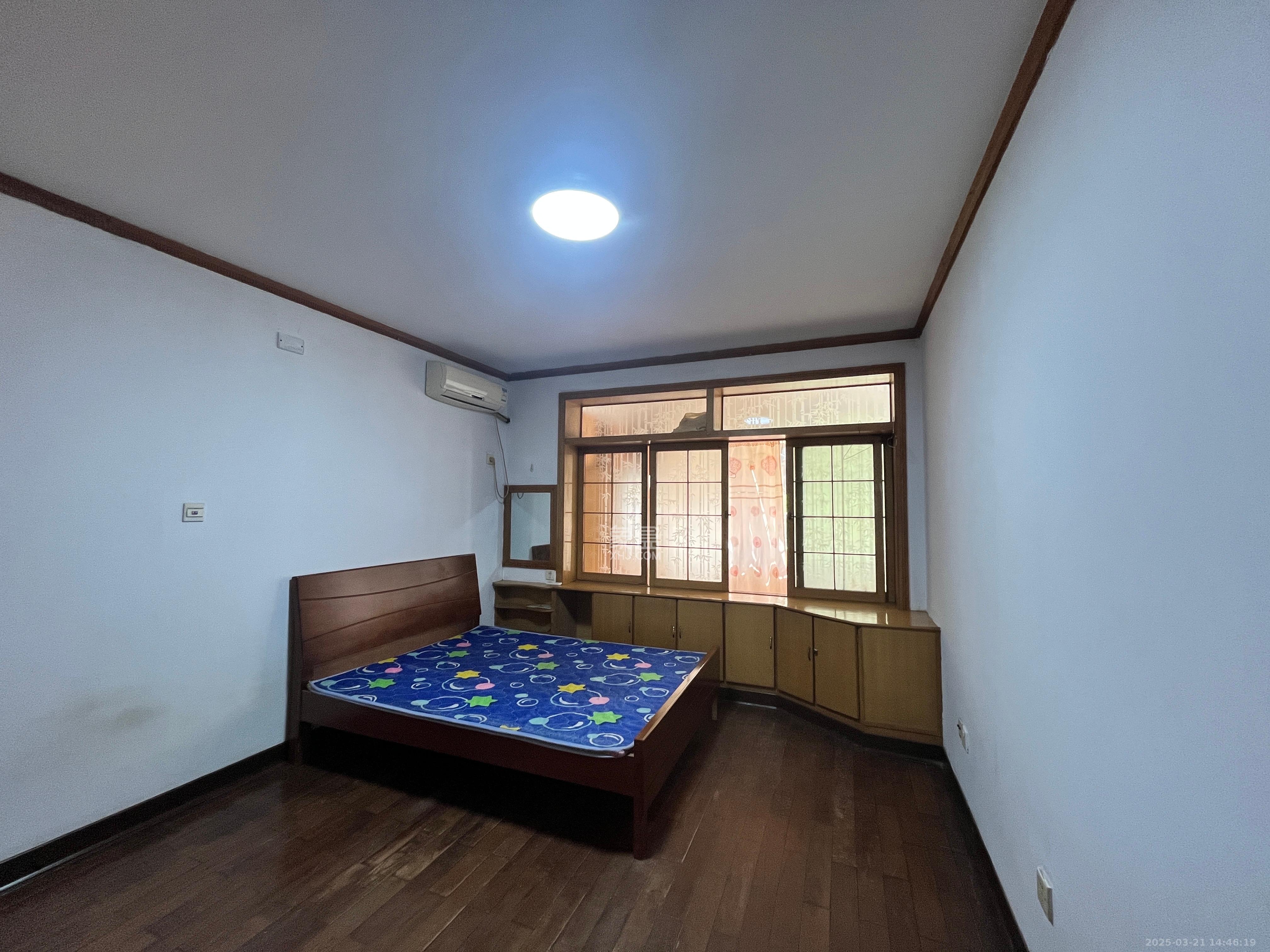 鴻福園  3室2廳2衛(wèi)   2800.00元/月室內(nèi)圖