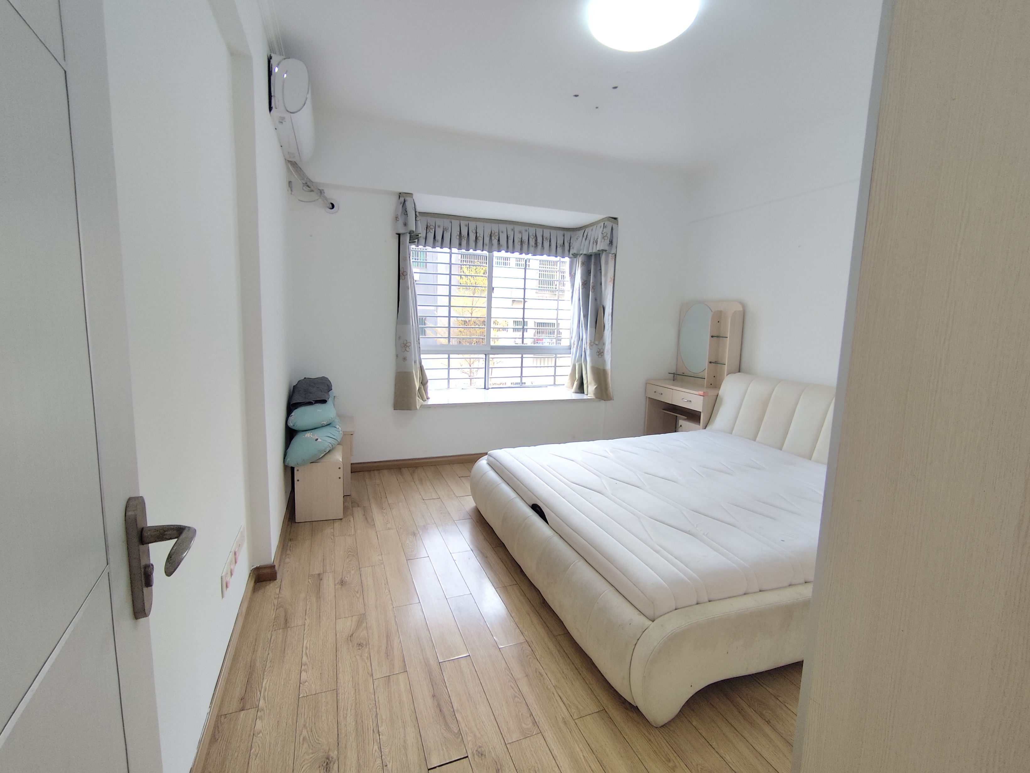 宝源花园 3室2厅1卫 2500.00元/月 宝源花园 3室2厅1卫 2500.00元/月室内图