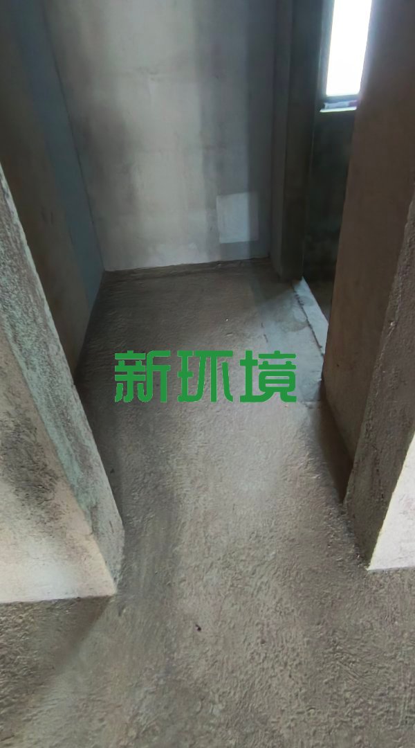 南门口安置小区  4室2厅2卫   100.00万客厅