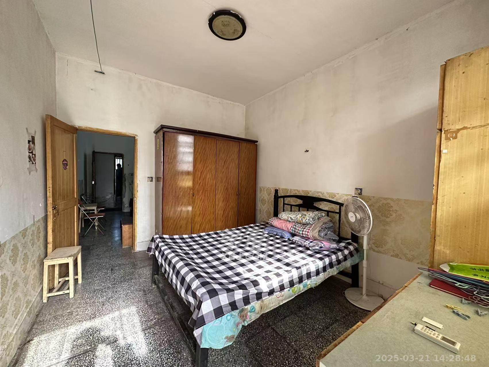 湖橡宿舍/湖橡小区  1室1厅1卫    900.0元/月 湖橡宿舍/湖橡小区  1室1厅1卫    900.0元/月