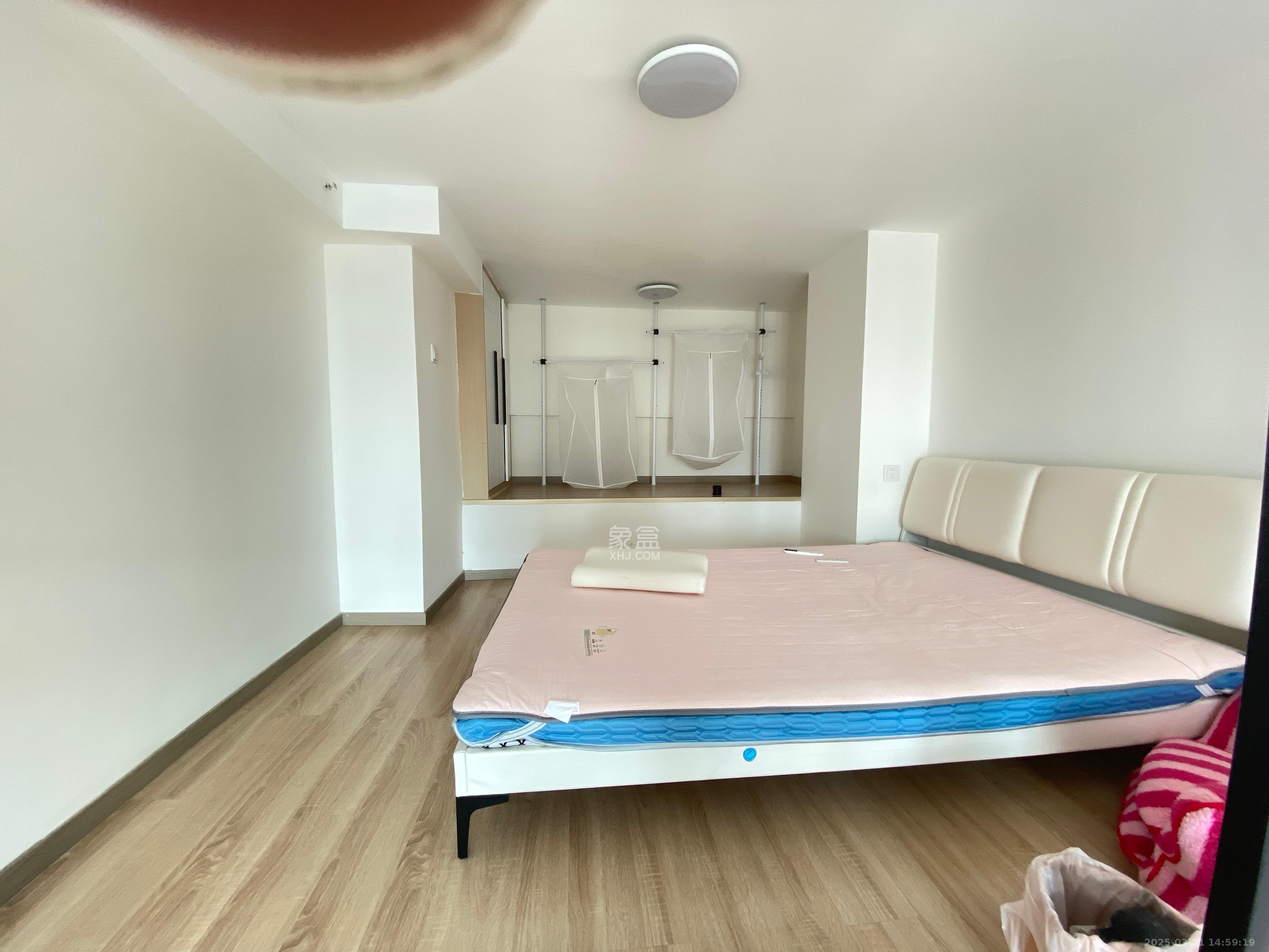卓越中寰  1室0廳0衛(wèi)    2200.0元/月室內(nèi)圖