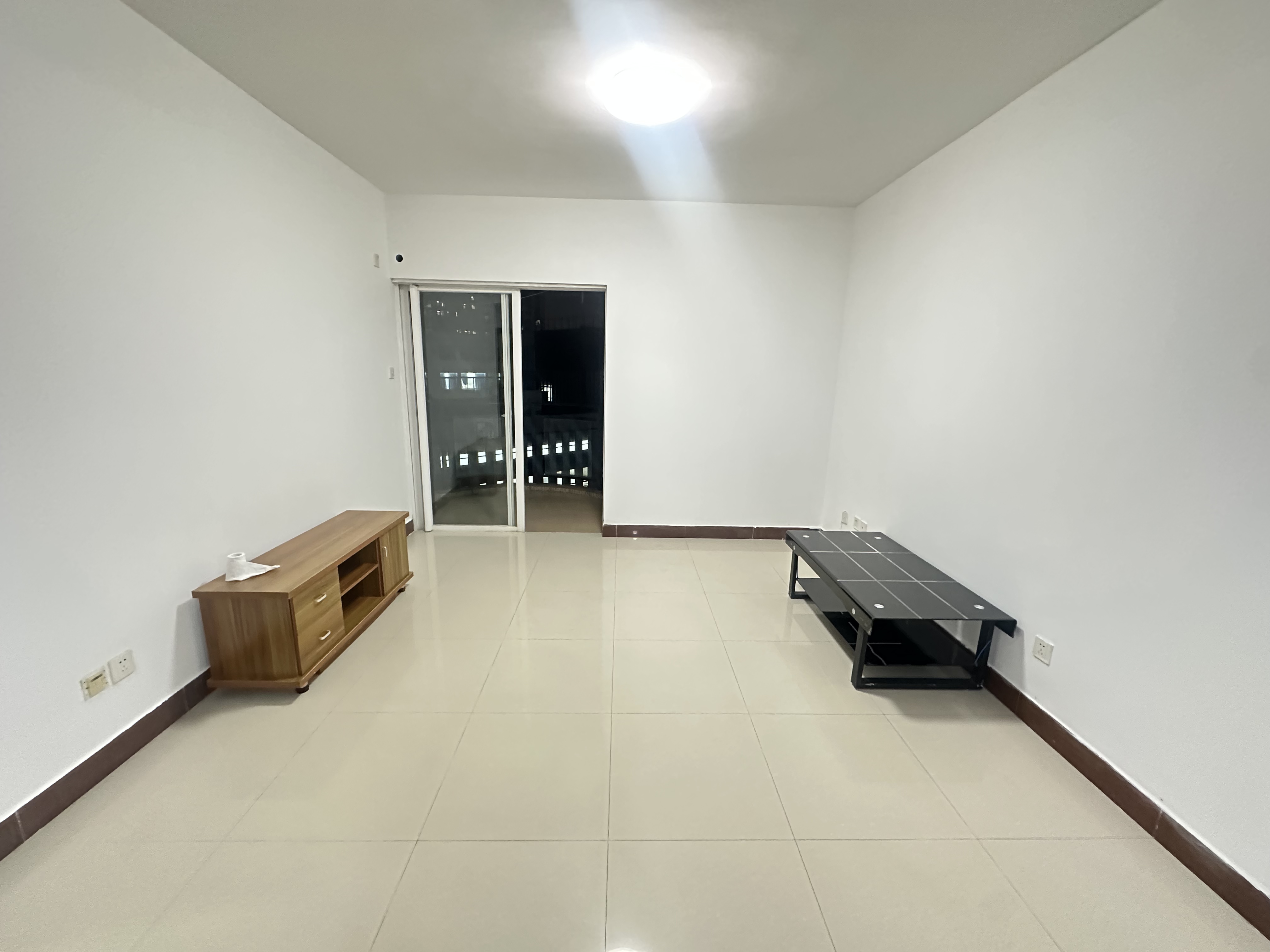 海悦国际  2室1厅1卫    2200.0元/月 海悦国际  2室1厅1卫    2200.0元/月室内图