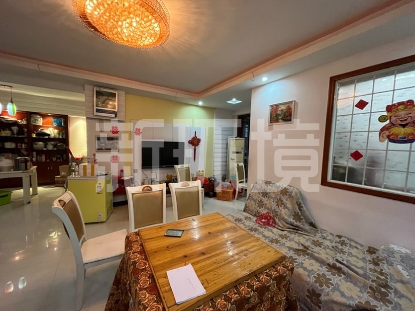 金丰花园2号园 3室2厅2卫 58.00万 金丰花园2号园 3室2厅2卫 58.00万客厅