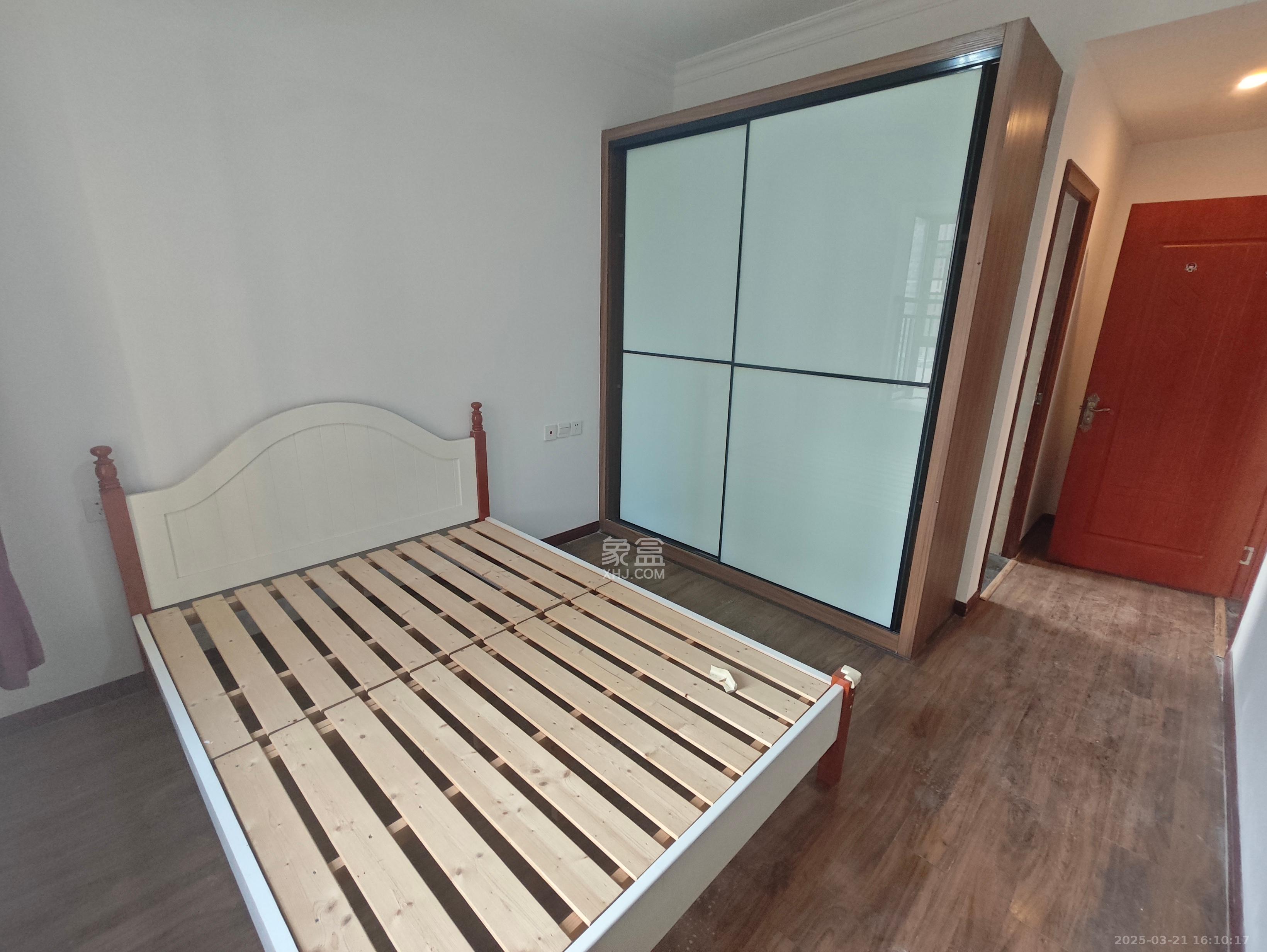 江山帝景哈佛  3室2厅1卫    2200.0元/月 江山帝景哈佛  3室2厅1卫    2200.0元/月室内图