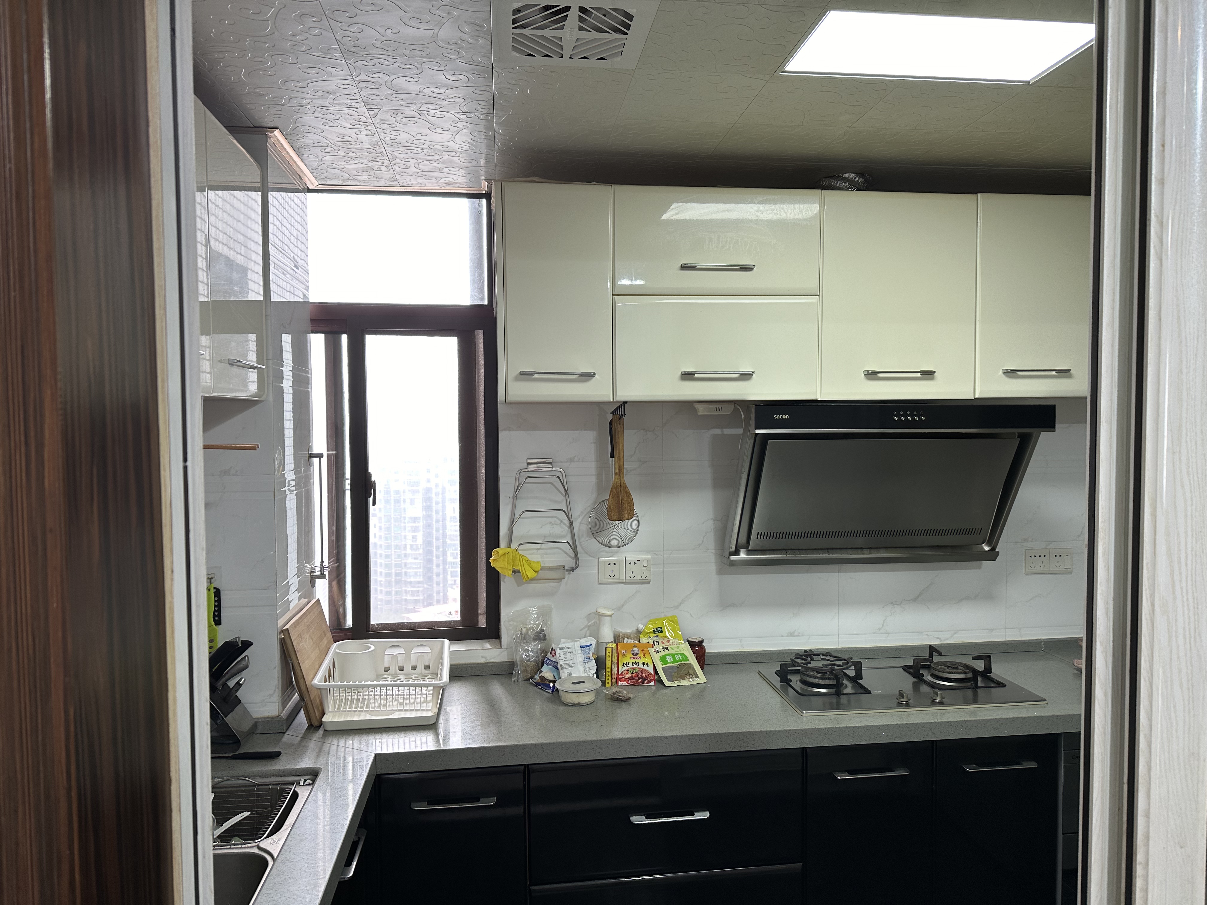 岳屏明珠苑 3室2厅2卫 2100.0元/月 岳屏明珠苑 3室2厅2卫 2100.0元/月室内图