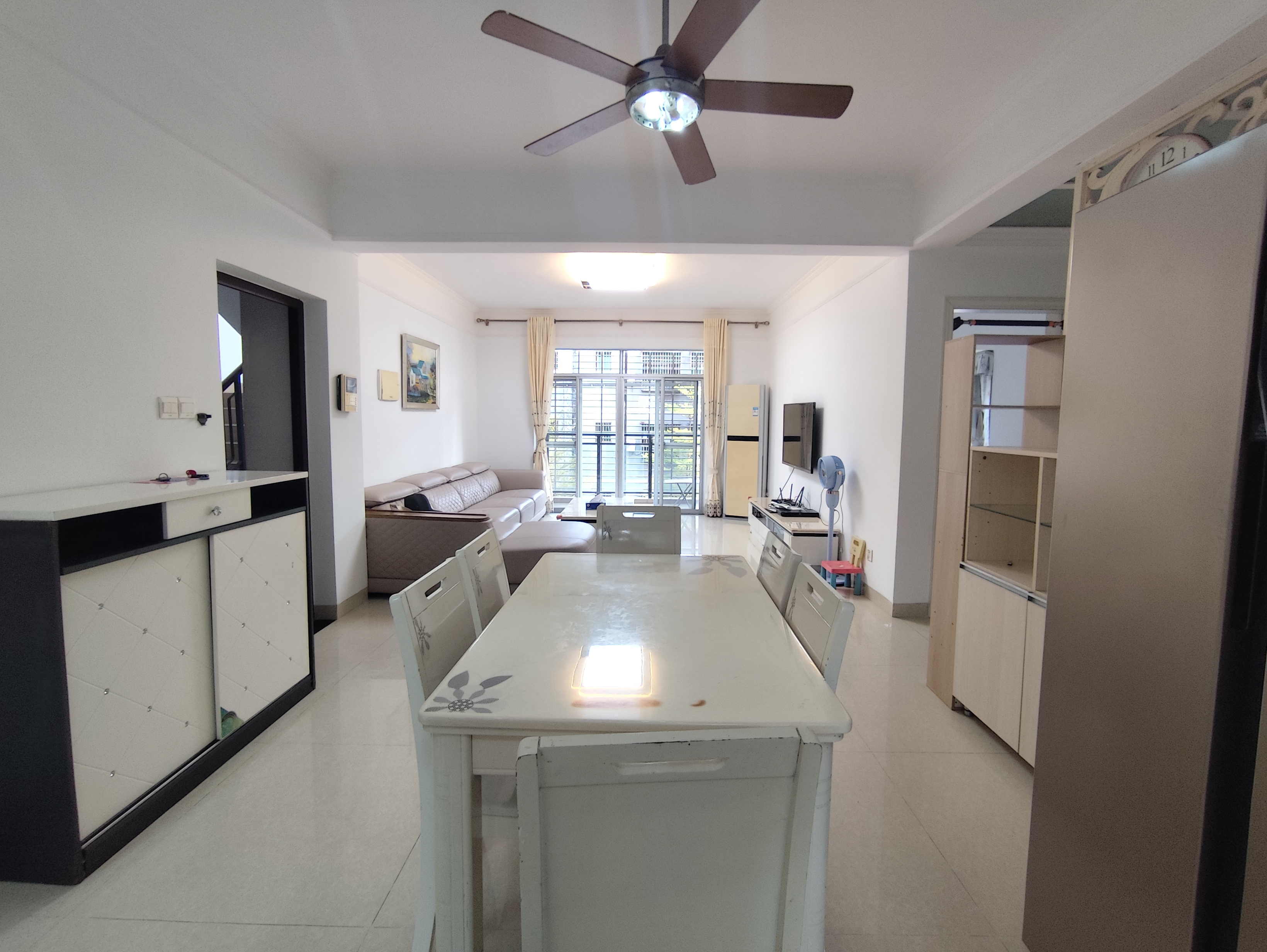 宝源花园 3室2厅1卫 2500.00元/月 宝源花园 3室2厅1卫 2500.00元/月室内图