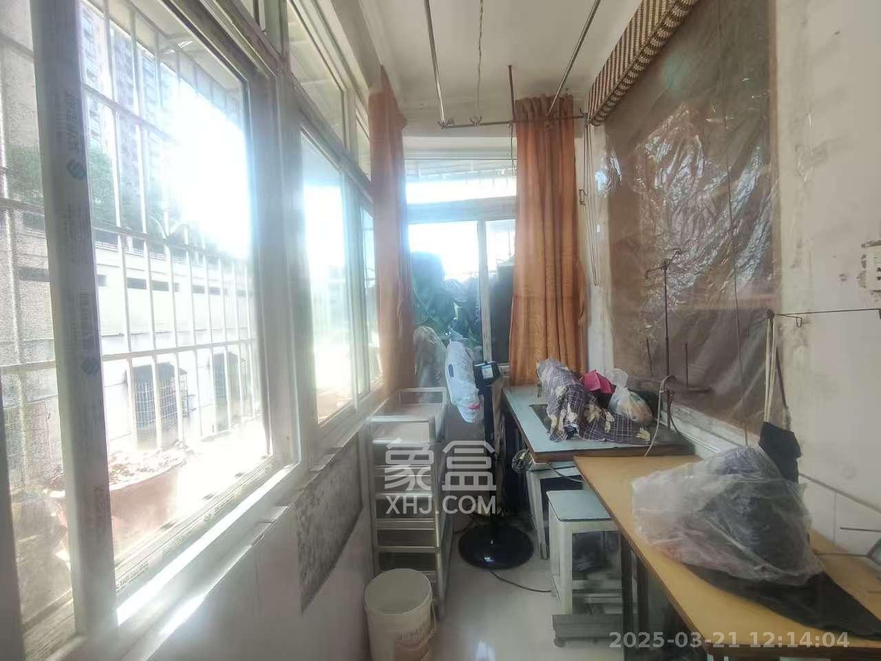 长坡社区 2室1厅1卫 1500.0元/月 长坡社区 2室1厅1卫 1500.0元/月室内图