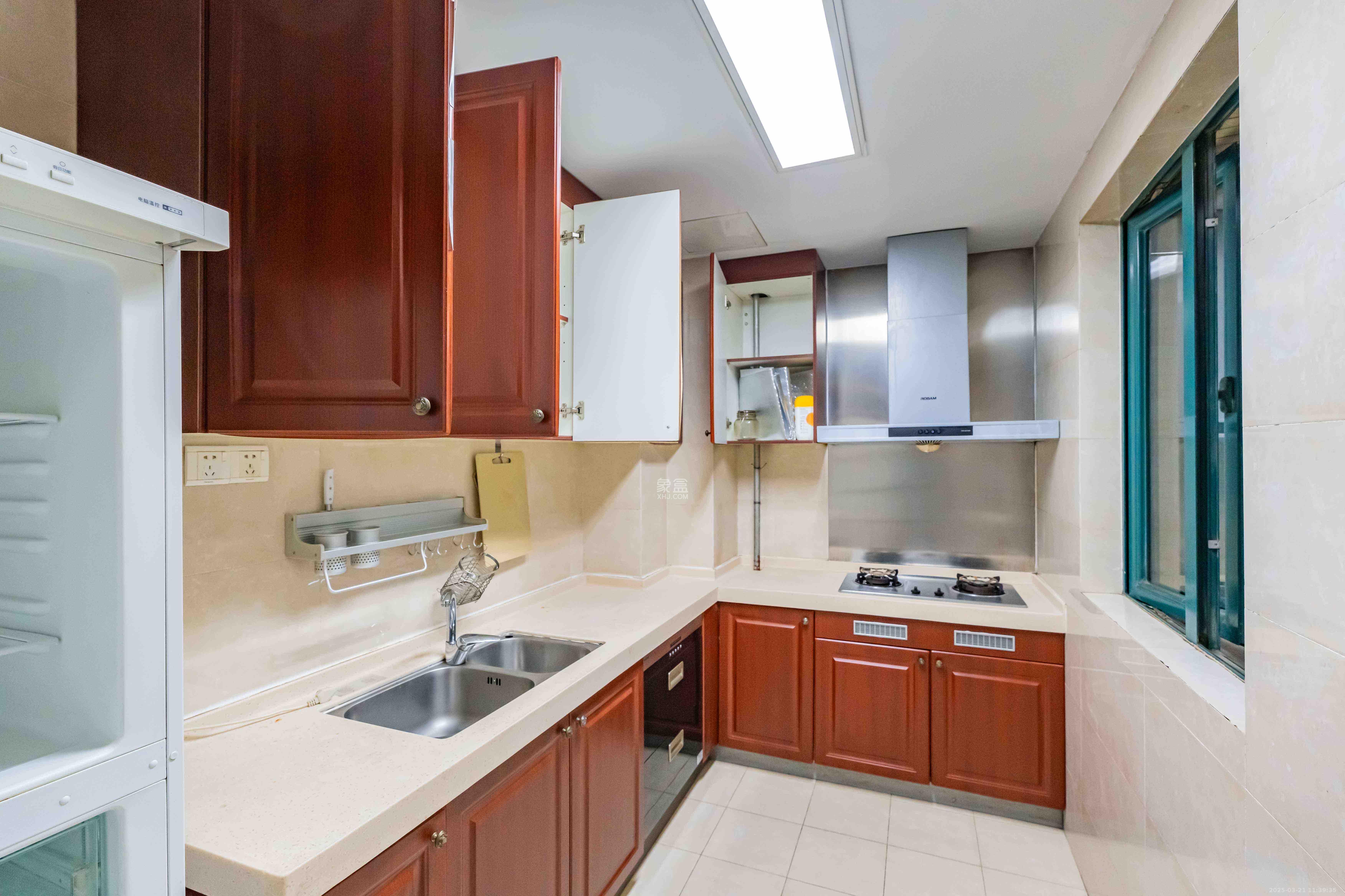 恒大雅苑 3室2厅2卫 2600.0元/月 恒大雅苑 3室2厅2卫 2600.0元/月室内图