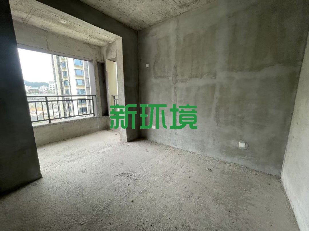 高盛澧水湾  4室2厅2卫   85.00万客厅