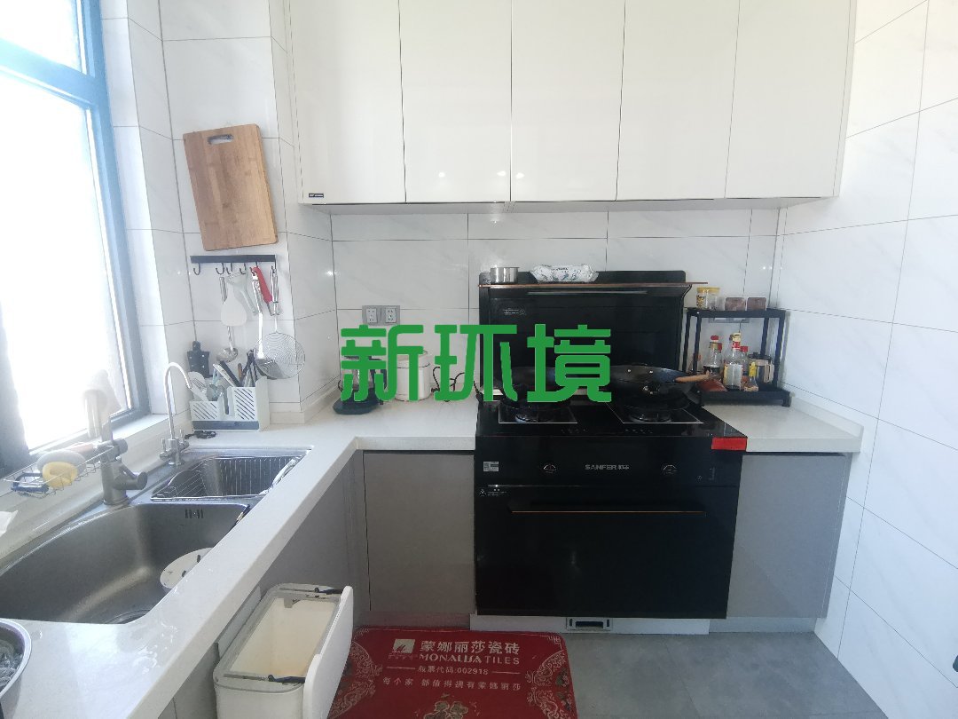西溪凤凰城  4室2厅2卫   115.00万客厅