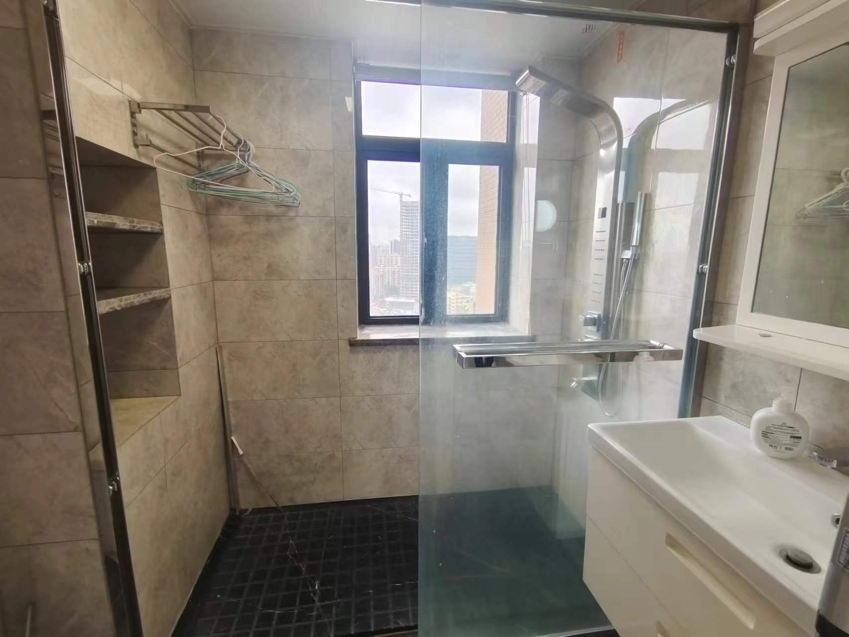 四季华庭-阳光华府 4室2厅2卫 270.0万 四季华庭-阳光华府 4室2厅2卫 270.0万室内图