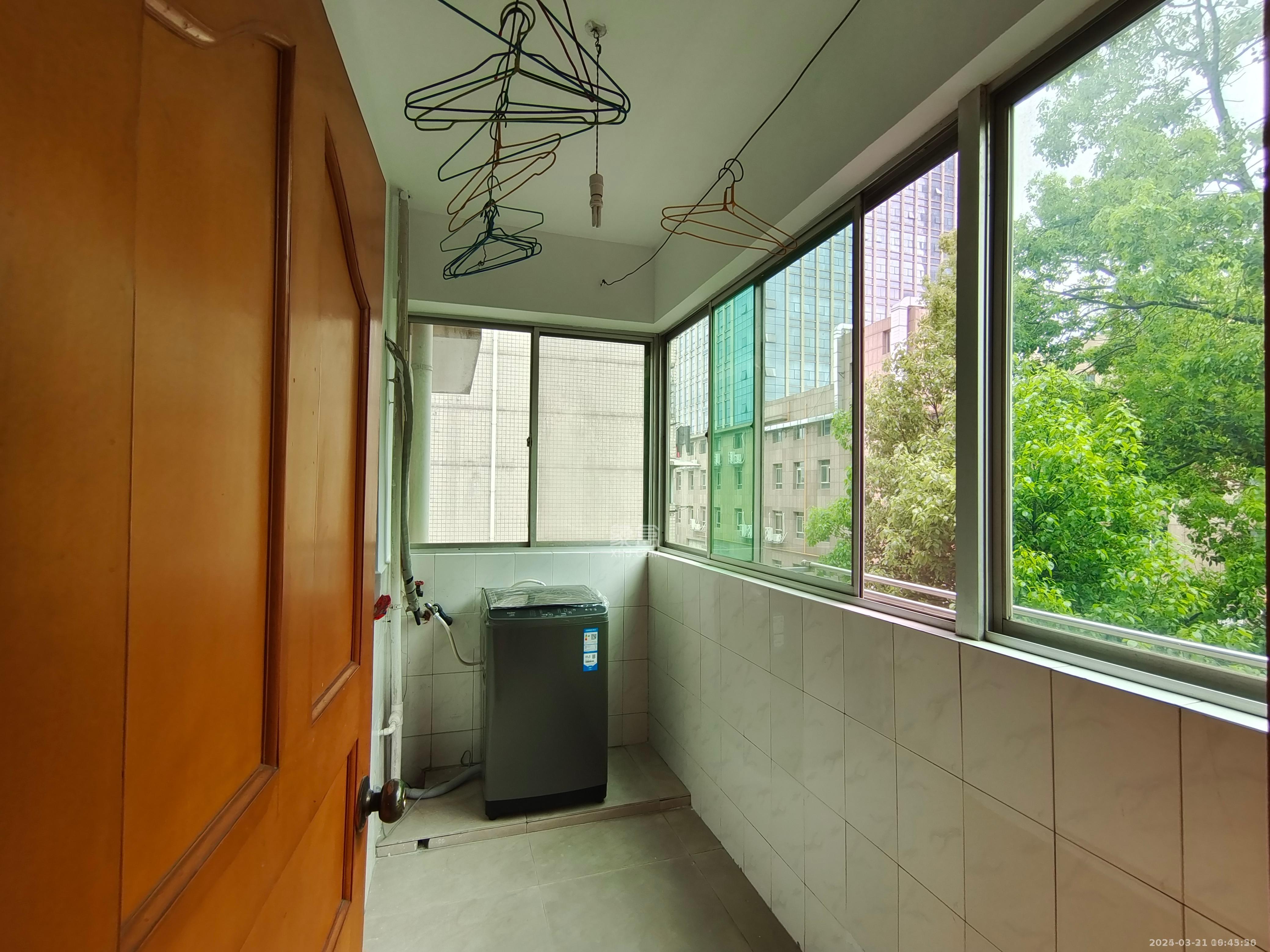 机关小区 3室2厅2卫 1700.0元/月 机关小区 3室2厅2卫 1700.0元/月室内图