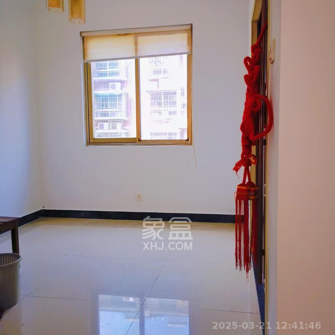 星邮小区  3室2厅2卫   1800.00元/月室内图