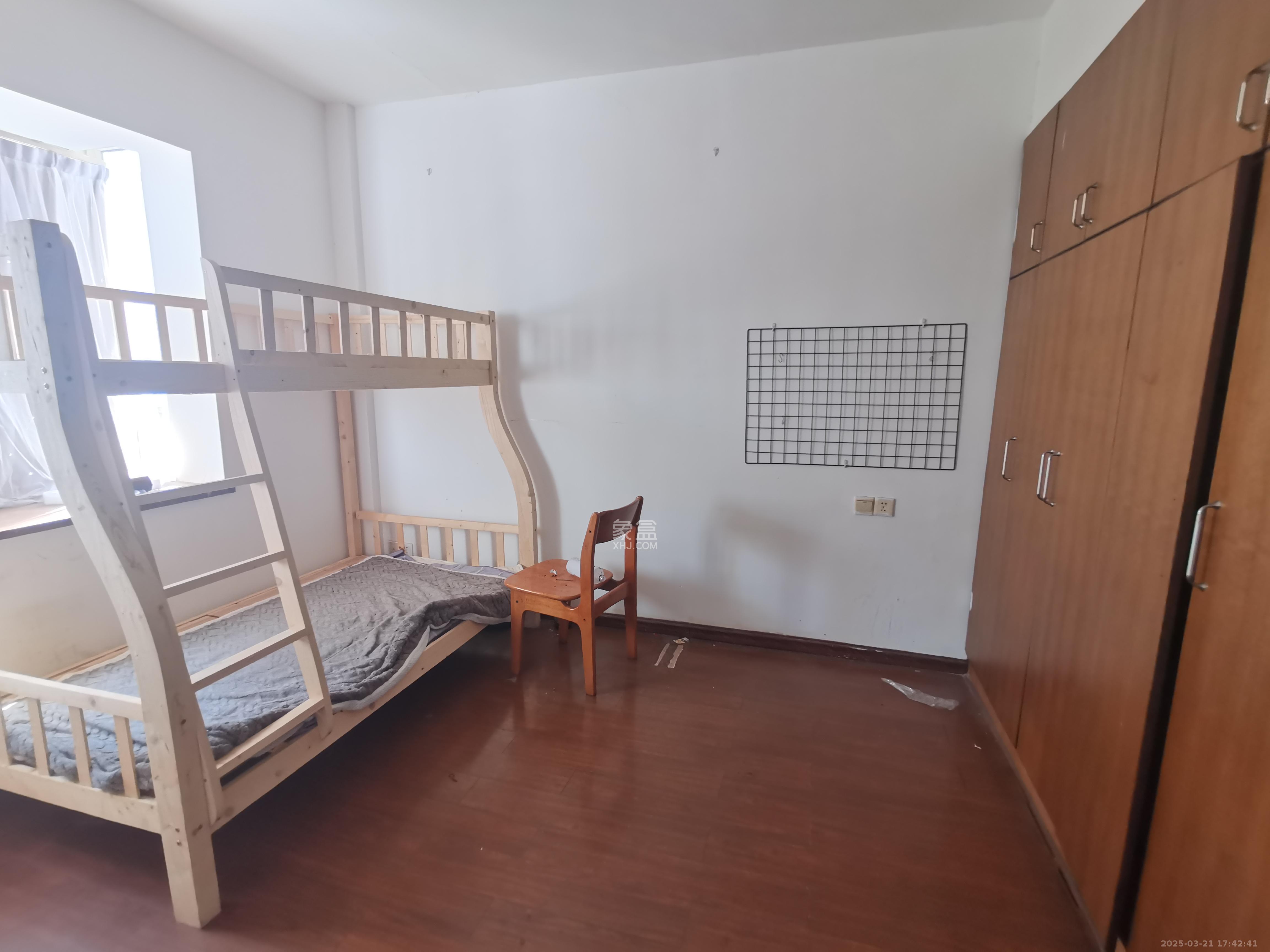 五一新村安置小区(永定社区、永兴社区、永祥社区) 3室2厅1卫 2100.0元/月 五一新村安置小区(永定社区、永兴社区、永祥社区) 3室2厅1卫 2100.0元/月室内图