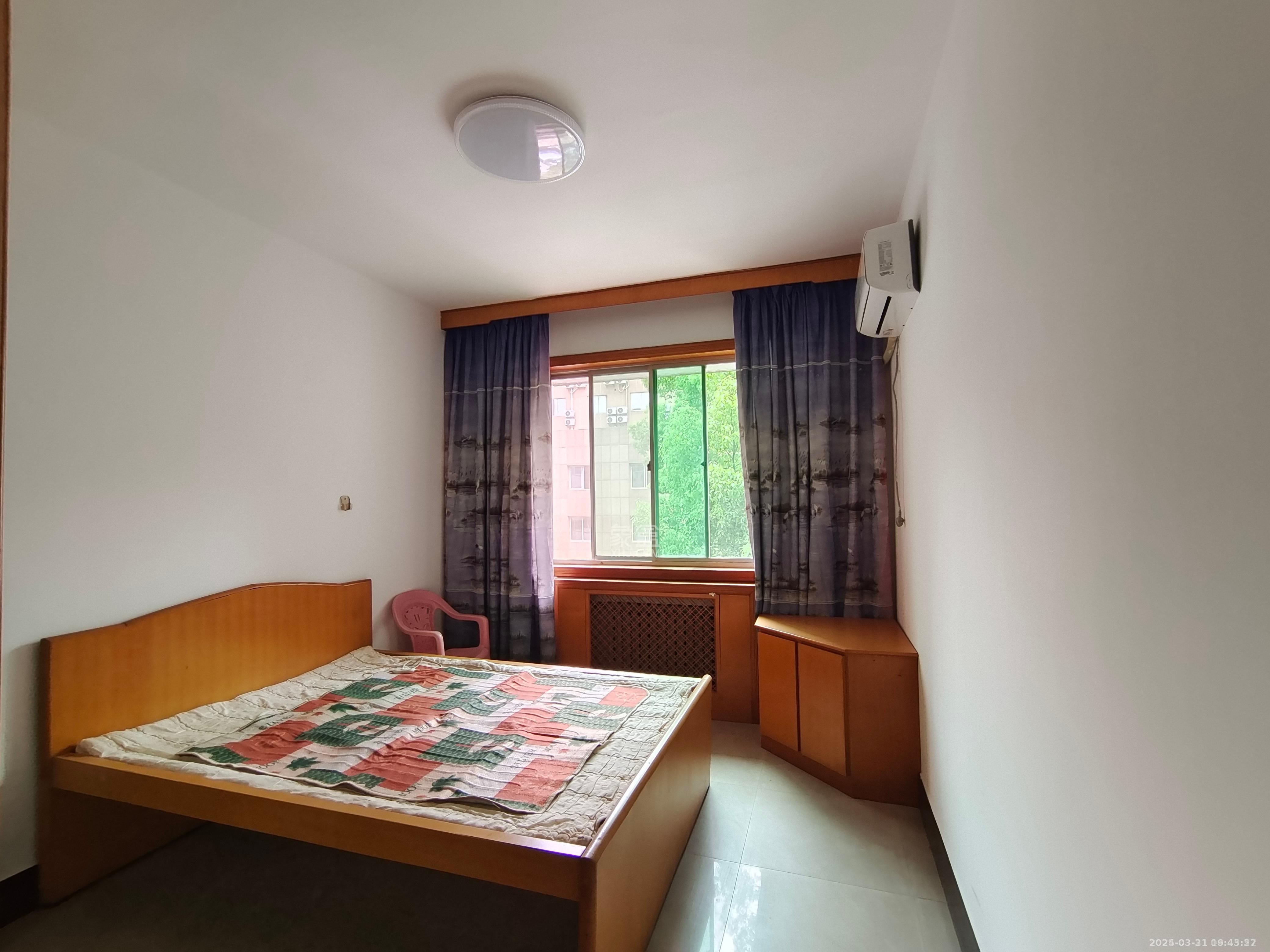 机关小区 3室2厅2卫 1700.0元/月 机关小区 3室2厅2卫 1700.0元/月室内图