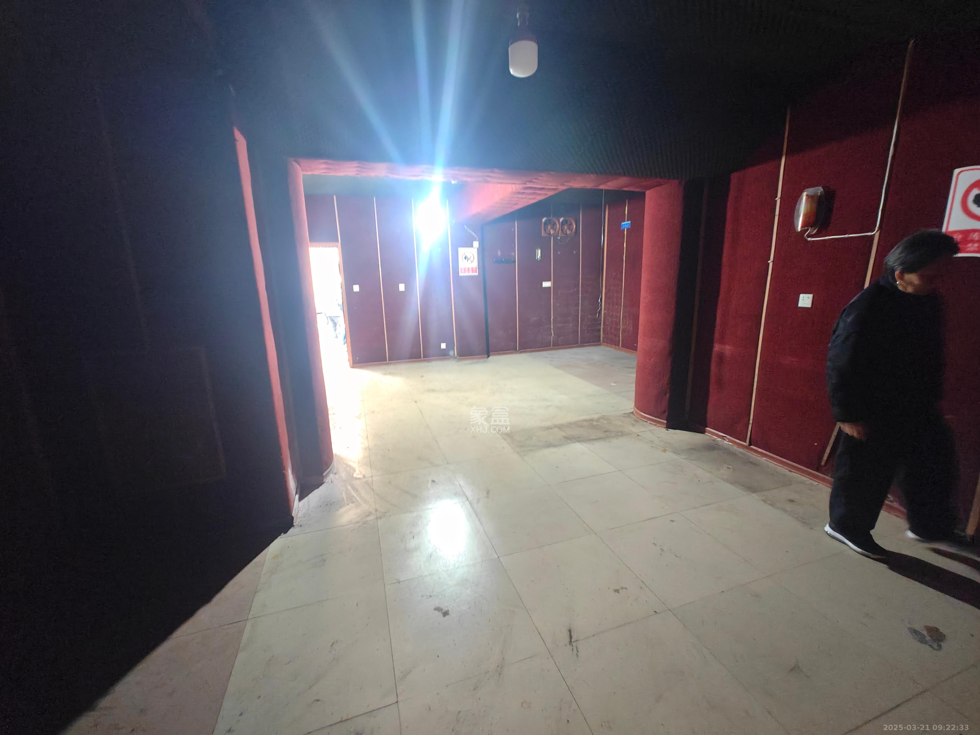 青山祠社区  2室1厅1卫    1000.0元/月室内图