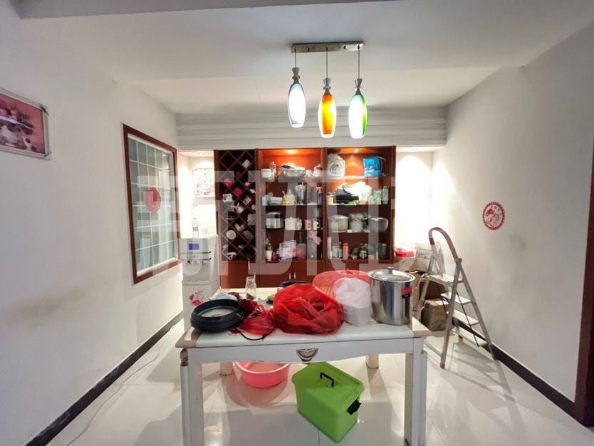 金丰花园2号园 3室2厅2卫 58.00万 金丰花园2号园 3室2厅2卫 58.00万客厅