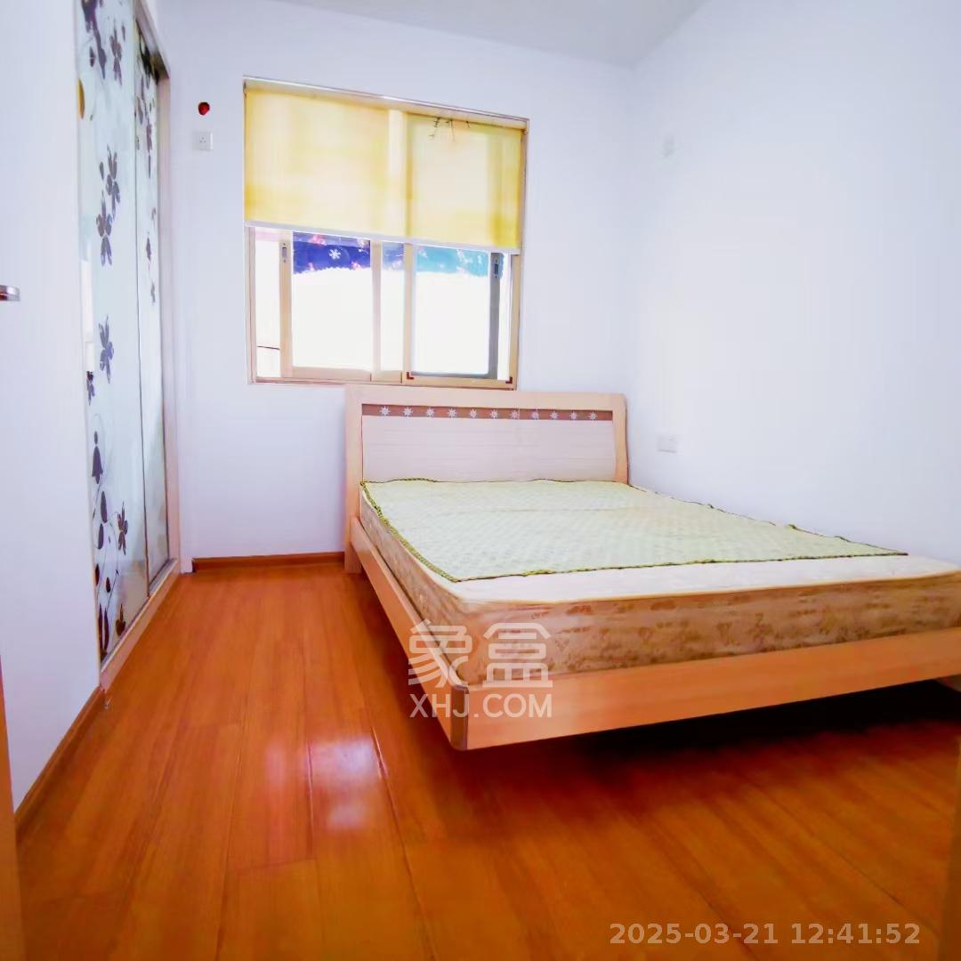 星邮小区  3室2厅2卫   1800.00元/月室内图