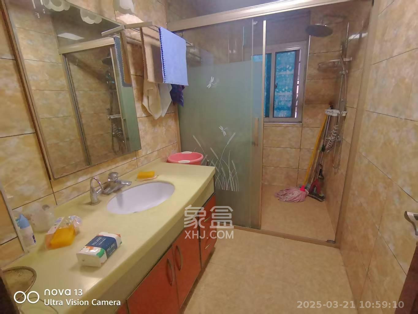 麓谷加州阳光  4室2厅2卫   2800.00元/月室内图