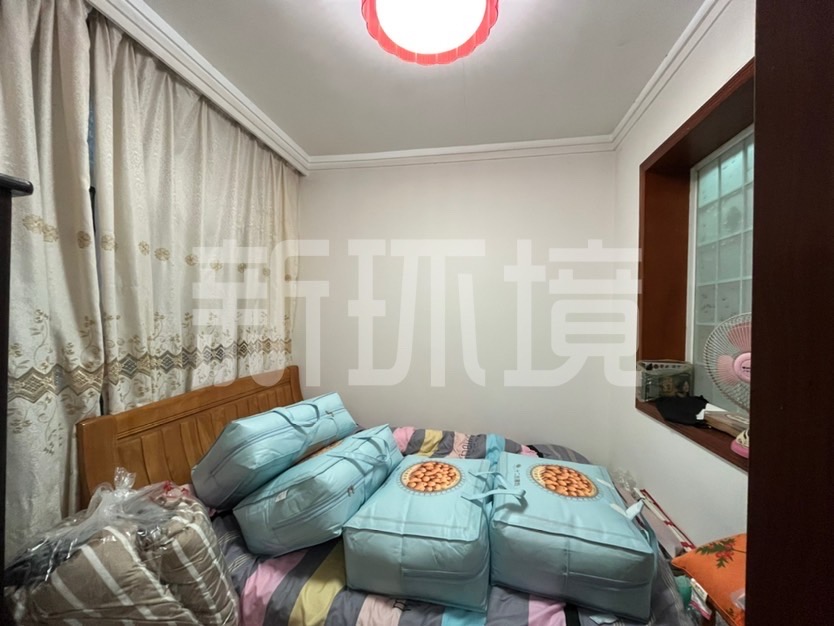 金丰花园2号园 3室2厅2卫 58.00万 金丰花园2号园 3室2厅2卫 58.00万客厅