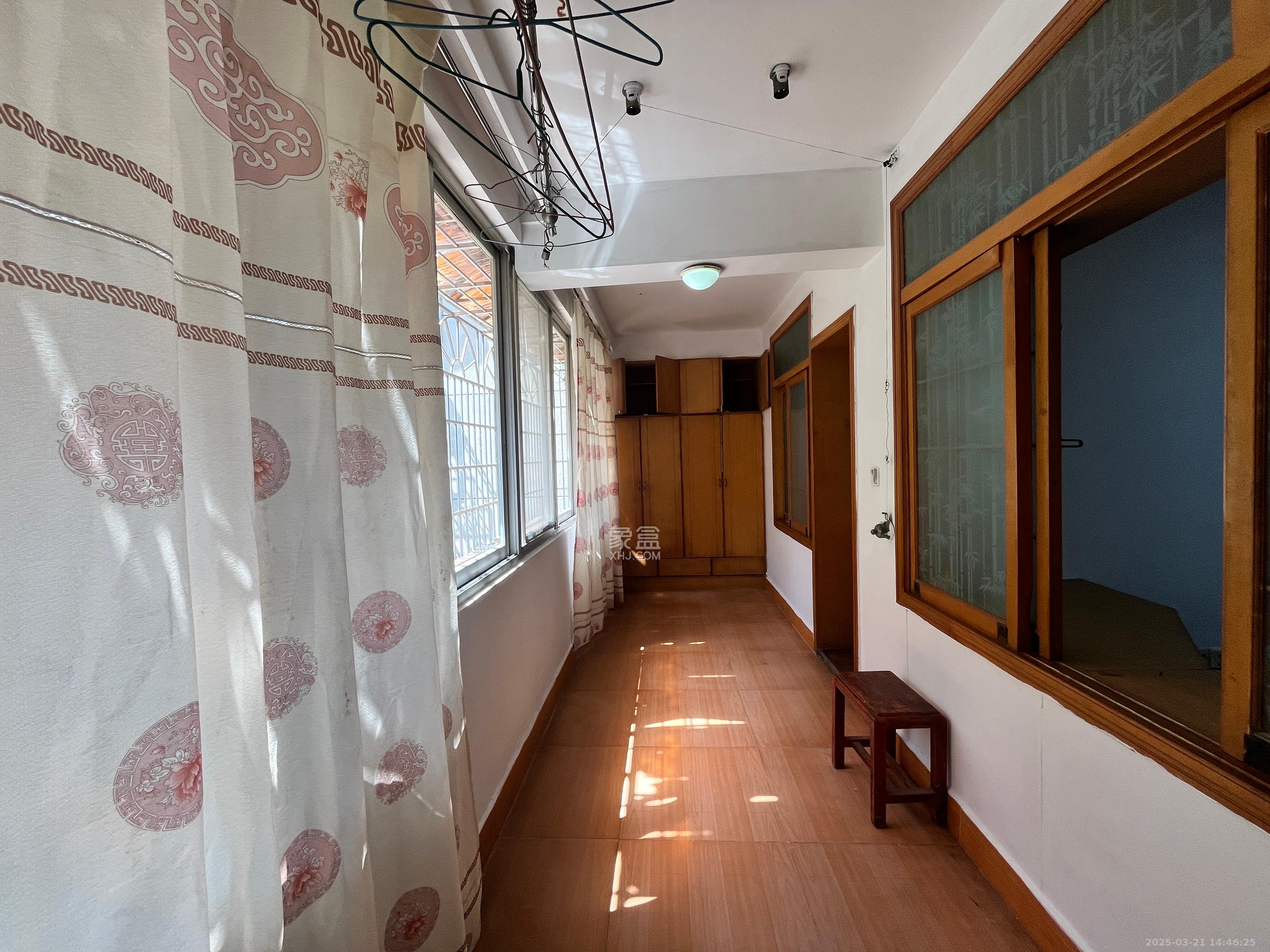 鴻福園  3室2廳2衛(wèi)   2800.00元/月室內(nèi)圖
