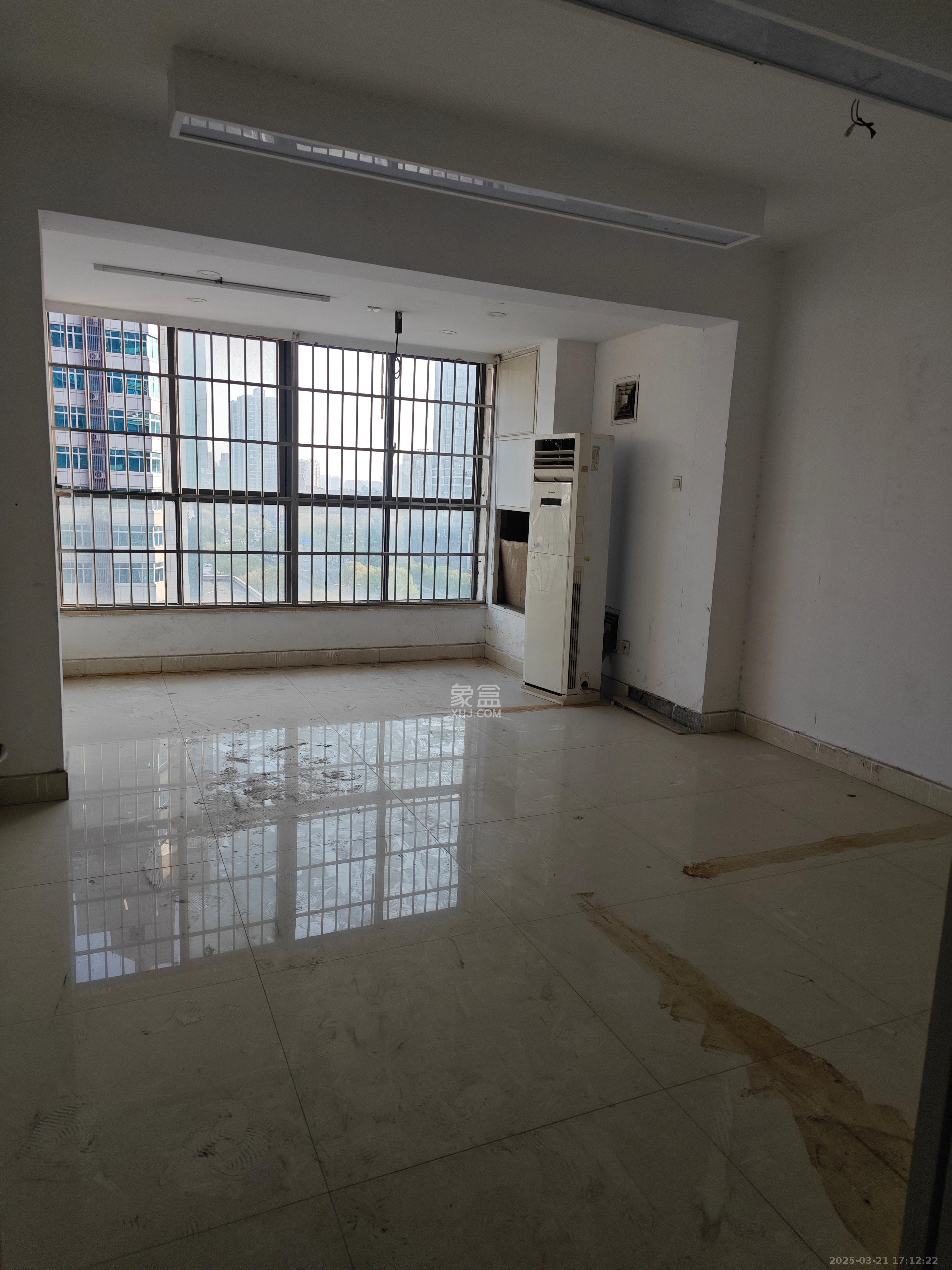 尚城 3室2厅1卫 2200.0元/月 尚城 3室2厅1卫 2200.0元/月室内图