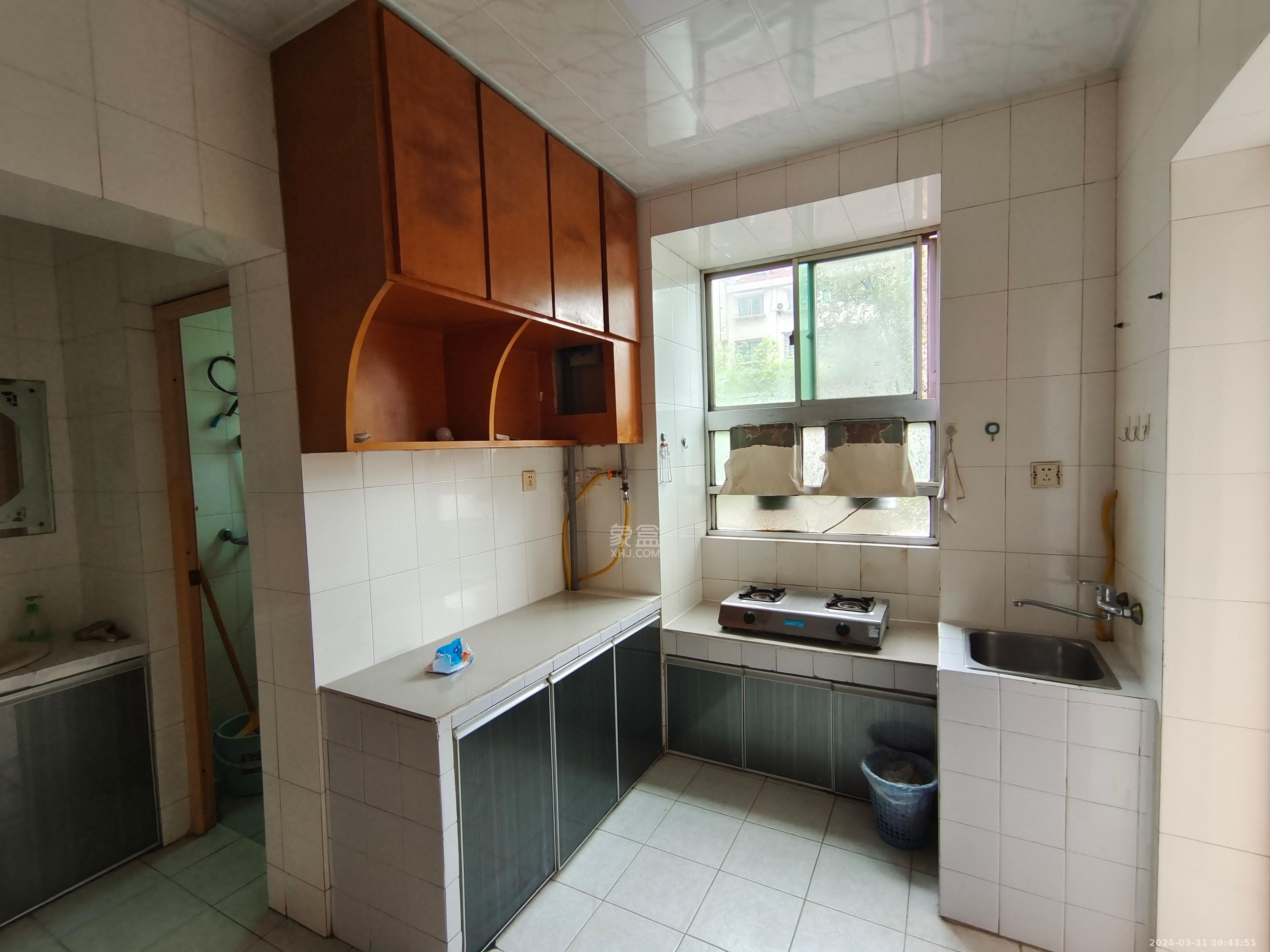 机关小区 3室2厅2卫 1700.0元/月 机关小区 3室2厅2卫 1700.0元/月室内图