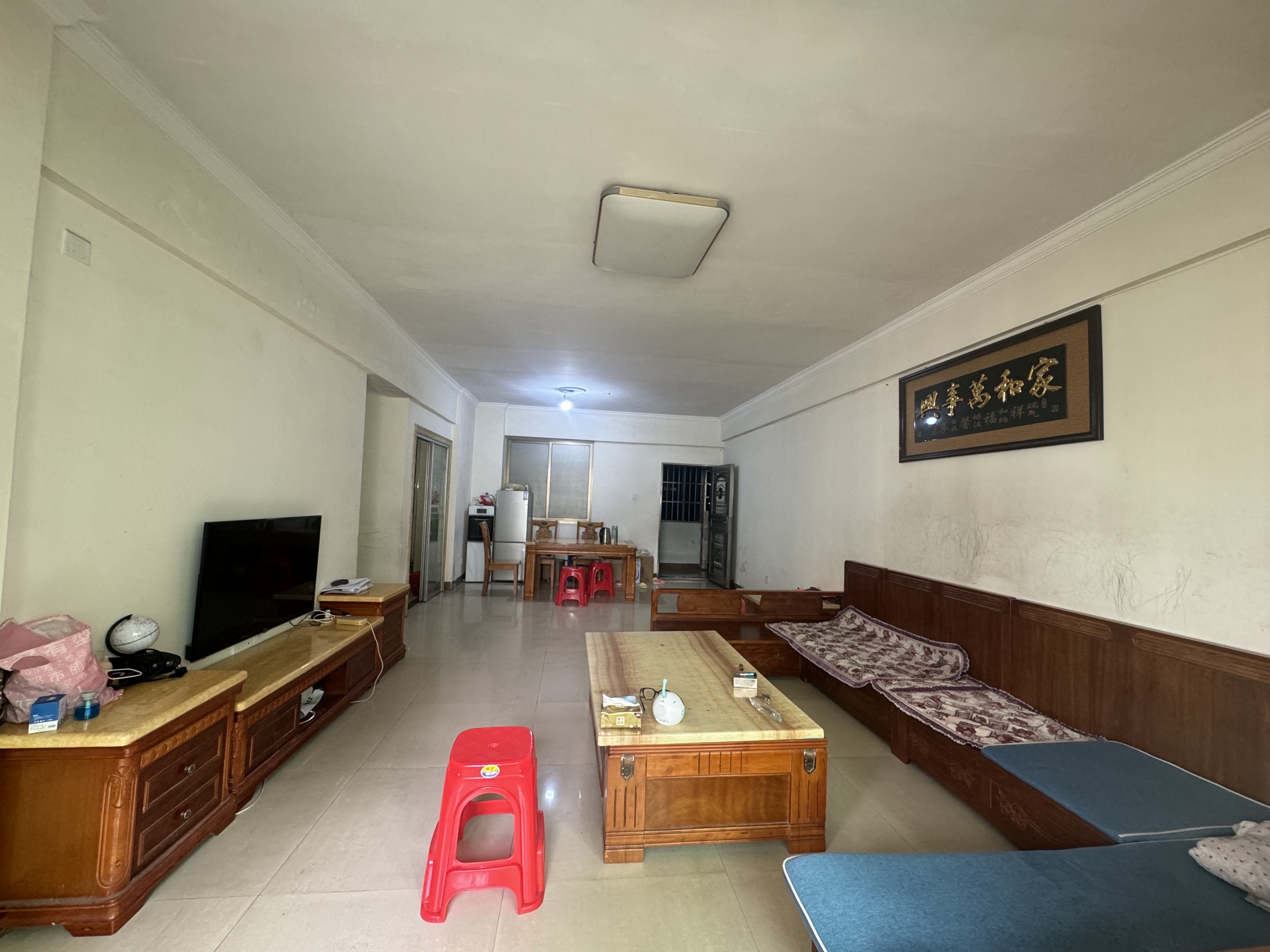 龙华商城 4室2厅2卫 160.0万 龙华商城 4室2厅2卫 160.0万客厅