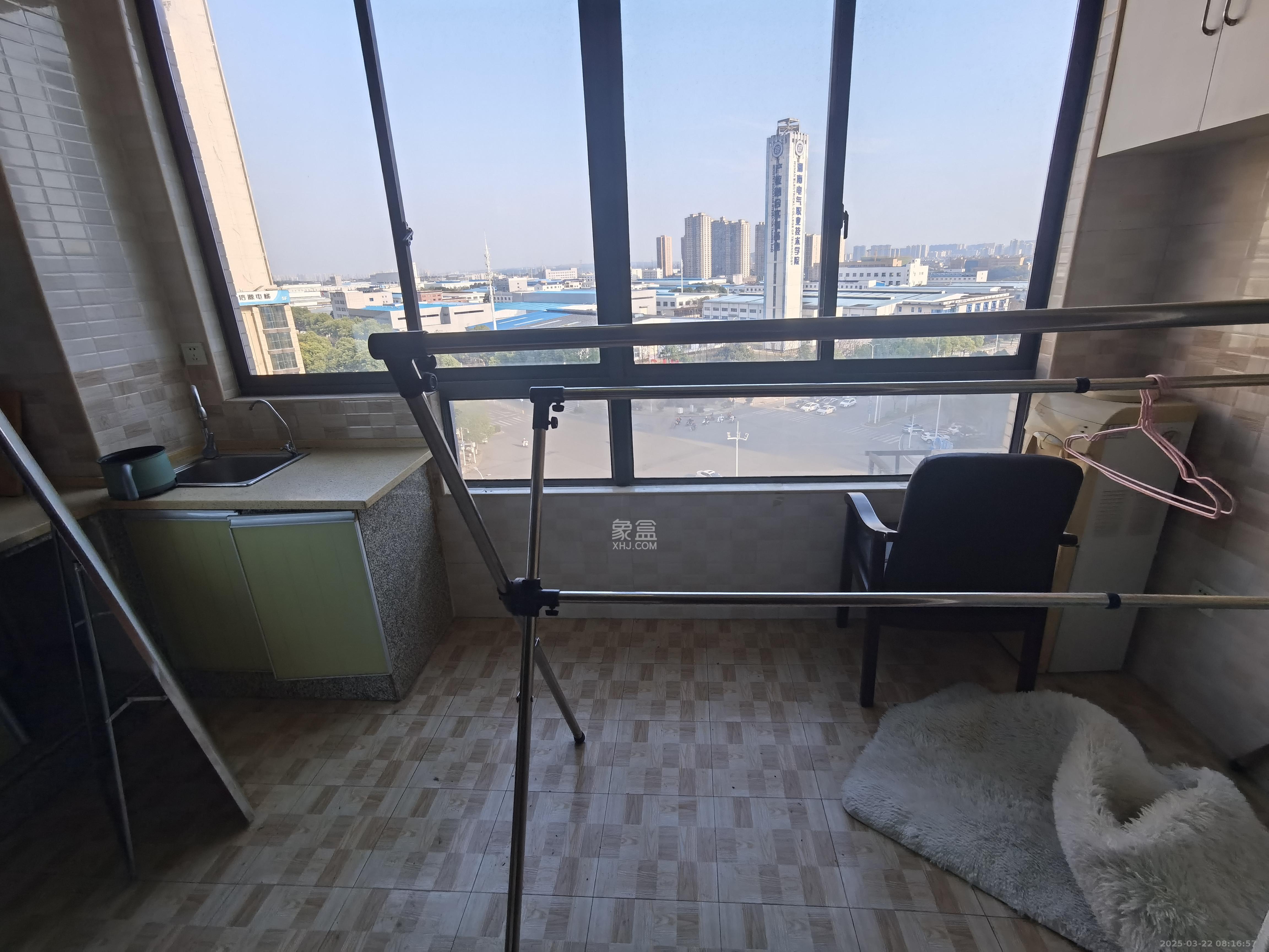 新府华城  1室1厅1卫   800.00元/月室内图