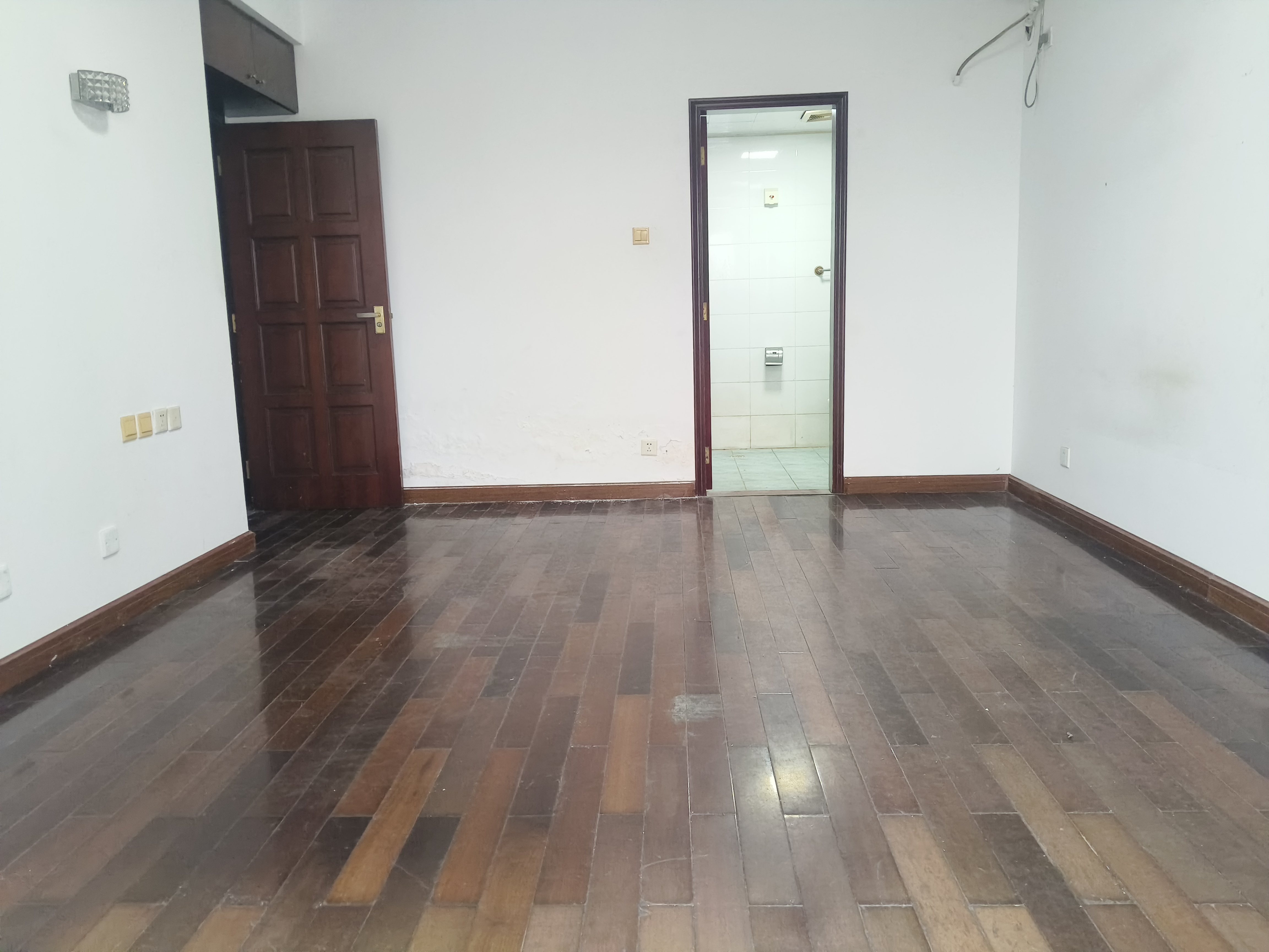 嘉华城市花园 4室2厅1卫 3800.0元/月 嘉华城市花园 4室2厅1卫 3800.0元/月室内图