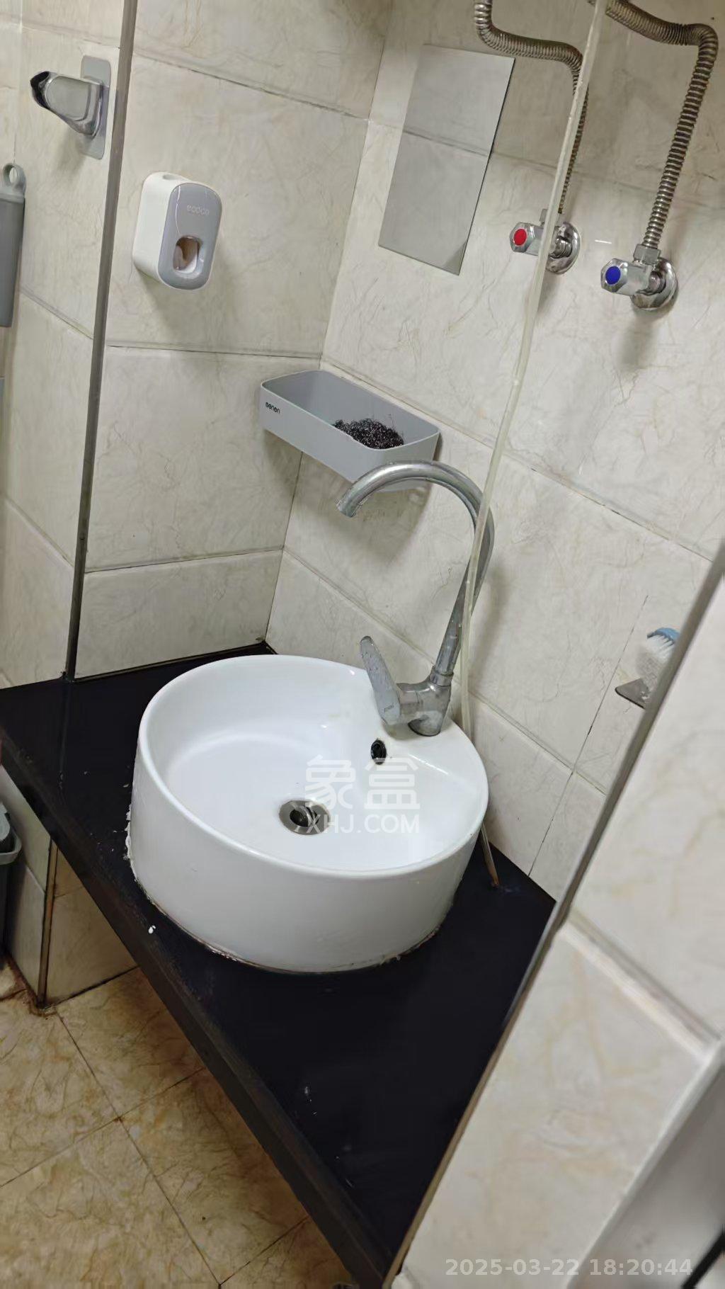 保利麓谷林语I区  1室1厅1卫   1200.00元/月室内图
