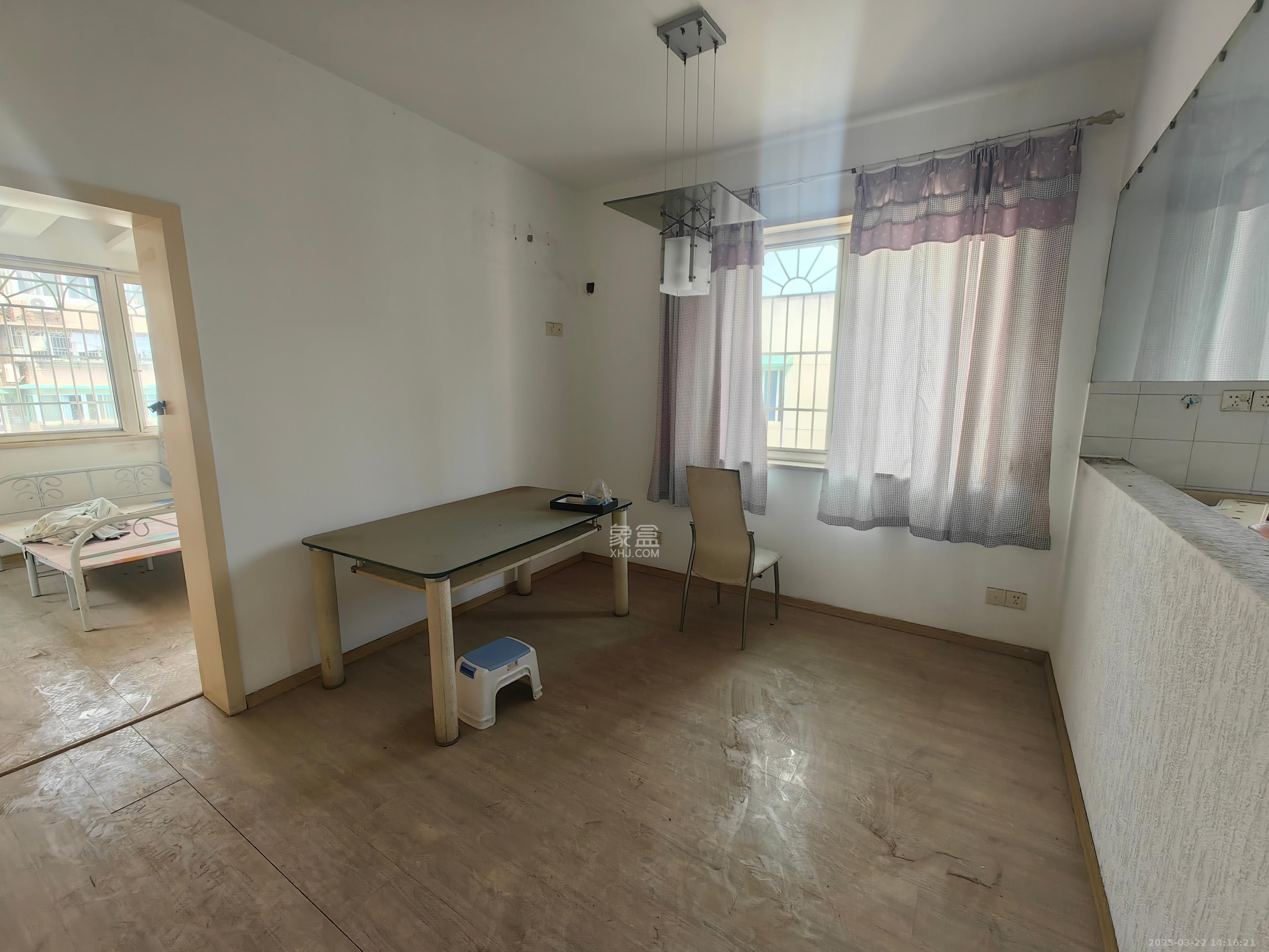 鑫天花园 4室2厅2卫 2200.0元/月 鑫天花园 4室2厅2卫 2200.0元/月室内图