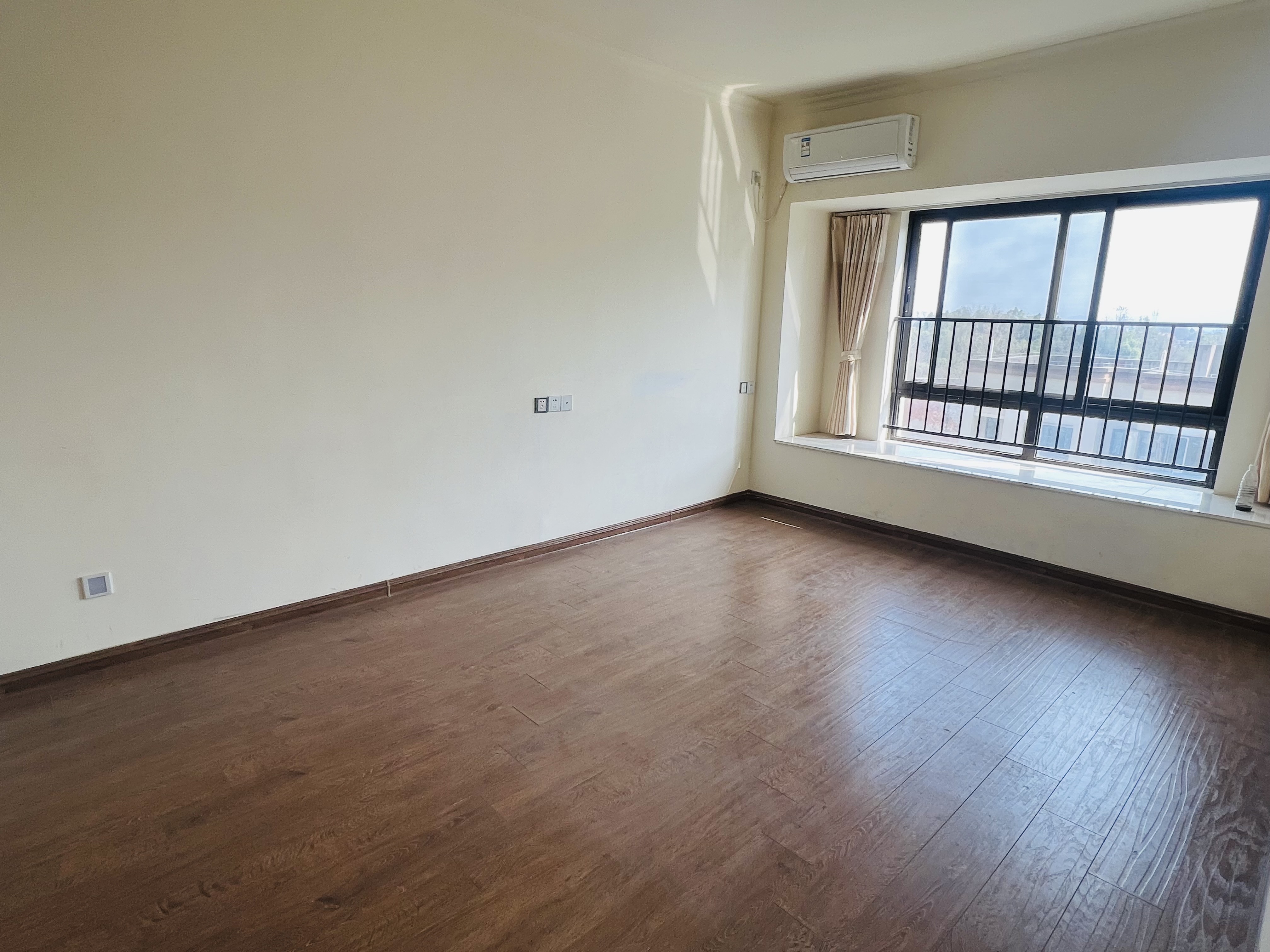 碧桂园 4室2厅2卫 1700.0元/月 碧桂园 4室2厅2卫 1700.0元/月室内图