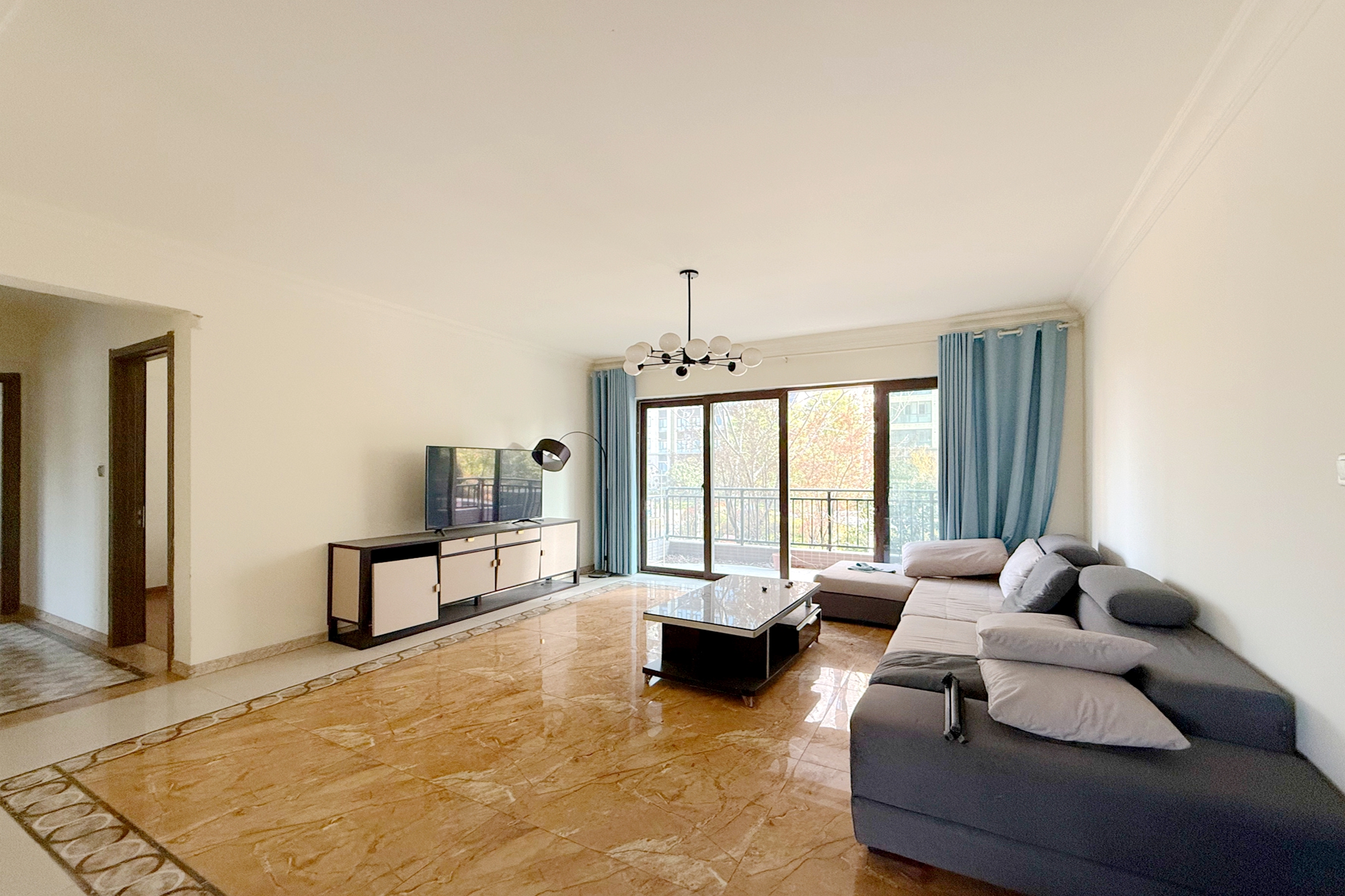 碧桂园高尔夫花园  4室2厅2卫    112.0万 碧桂园高尔夫花园  4室2厅2卫    112.0万客厅