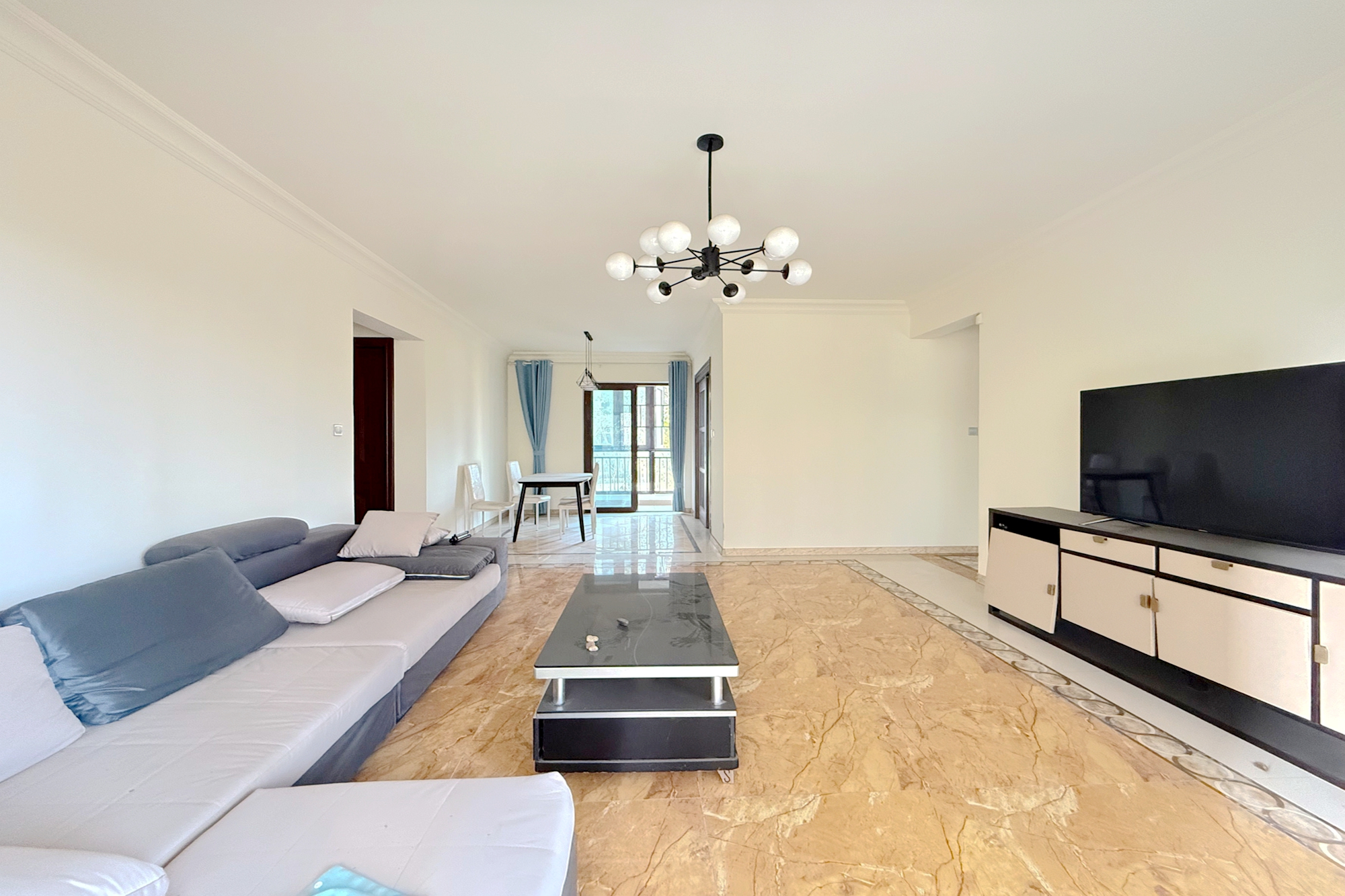 碧桂园高尔夫花园  4室2厅2卫    112.0万 碧桂园高尔夫花园  4室2厅2卫    112.0万客厅