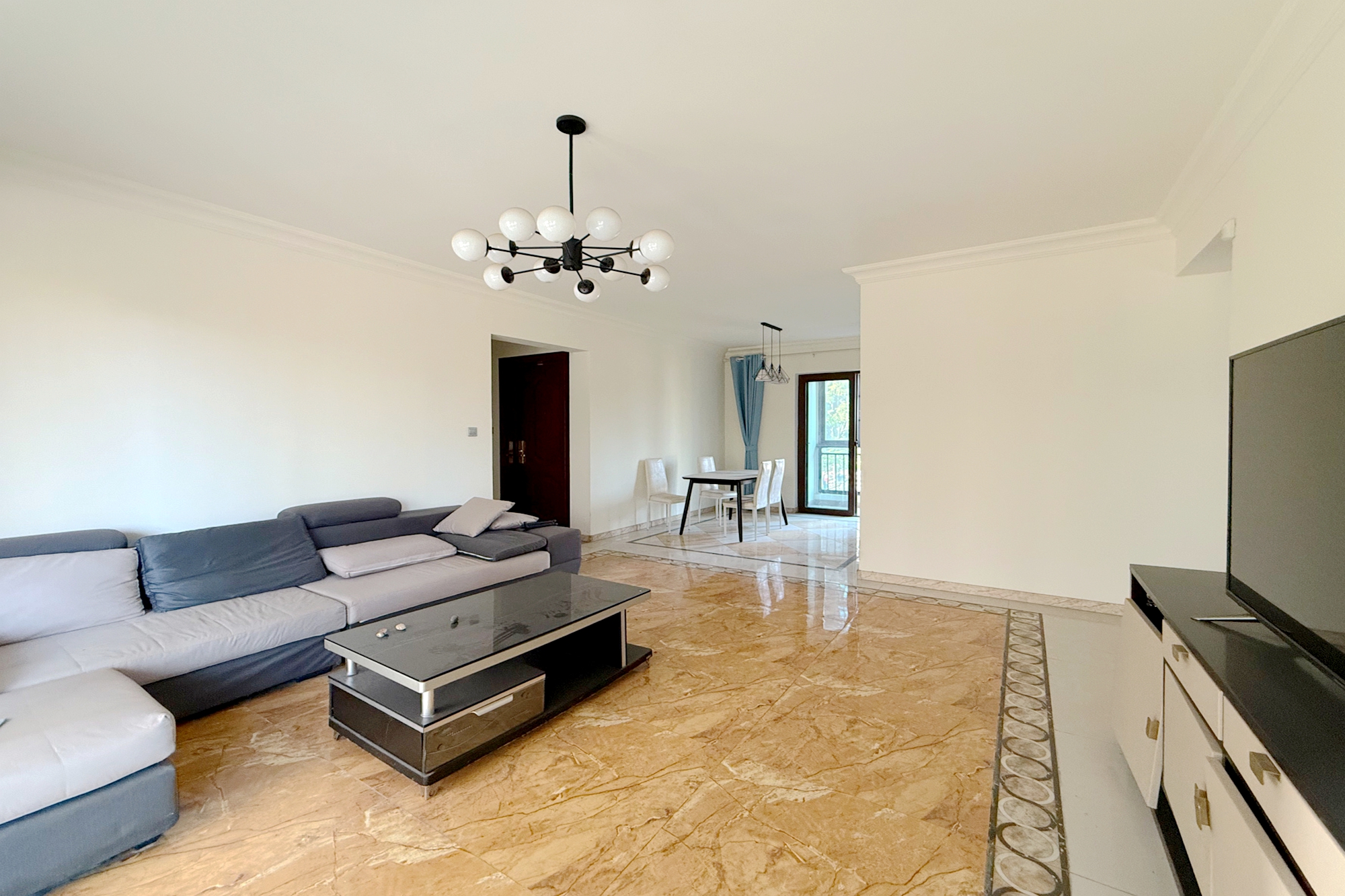 碧桂园高尔夫花园  4室2厅2卫    112.0万 碧桂园高尔夫花园  4室2厅2卫    112.0万客厅