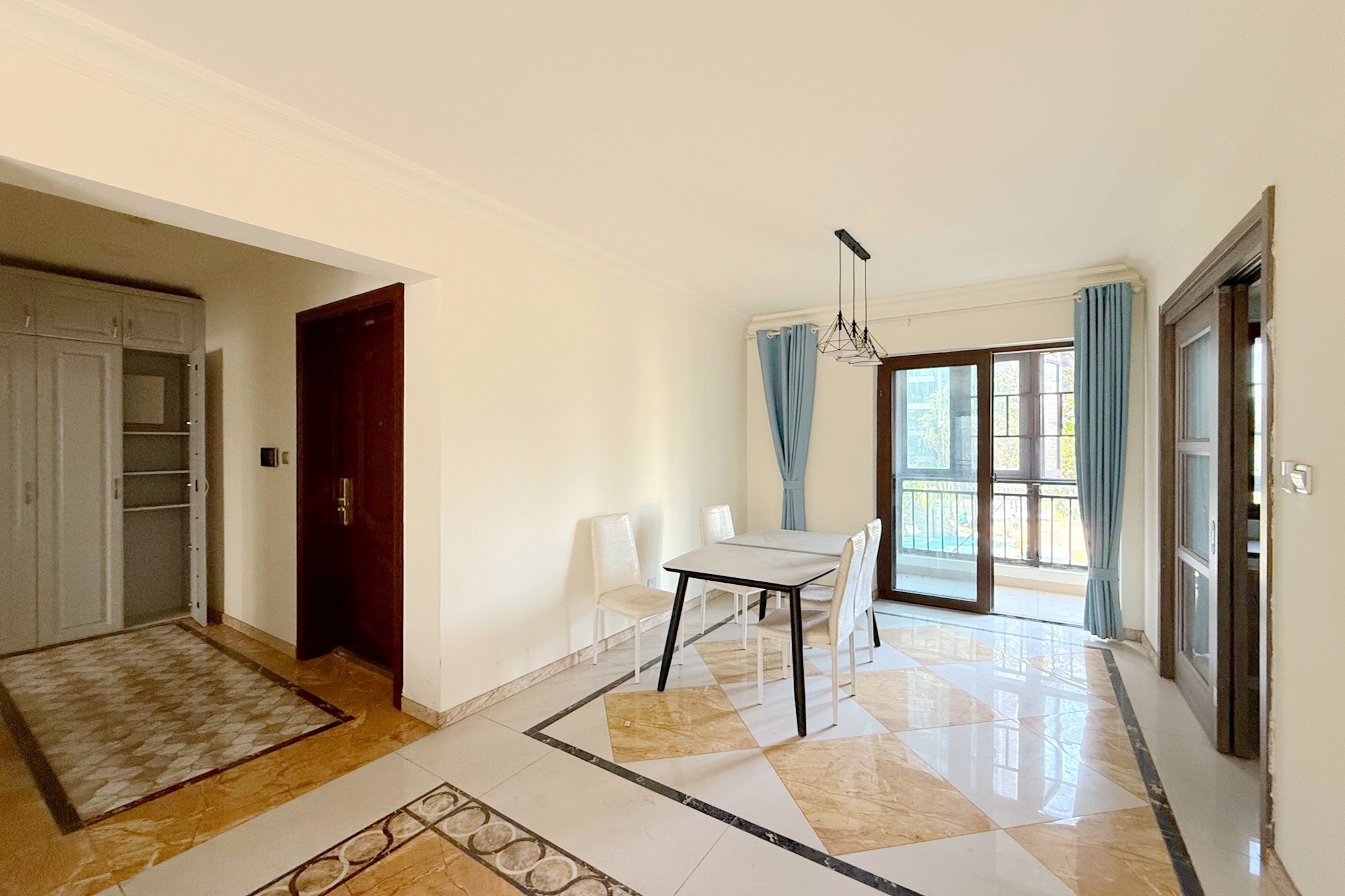 碧桂园高尔夫花园  4室2厅2卫    112.0万 碧桂园高尔夫花园  4室2厅2卫    112.0万客厅